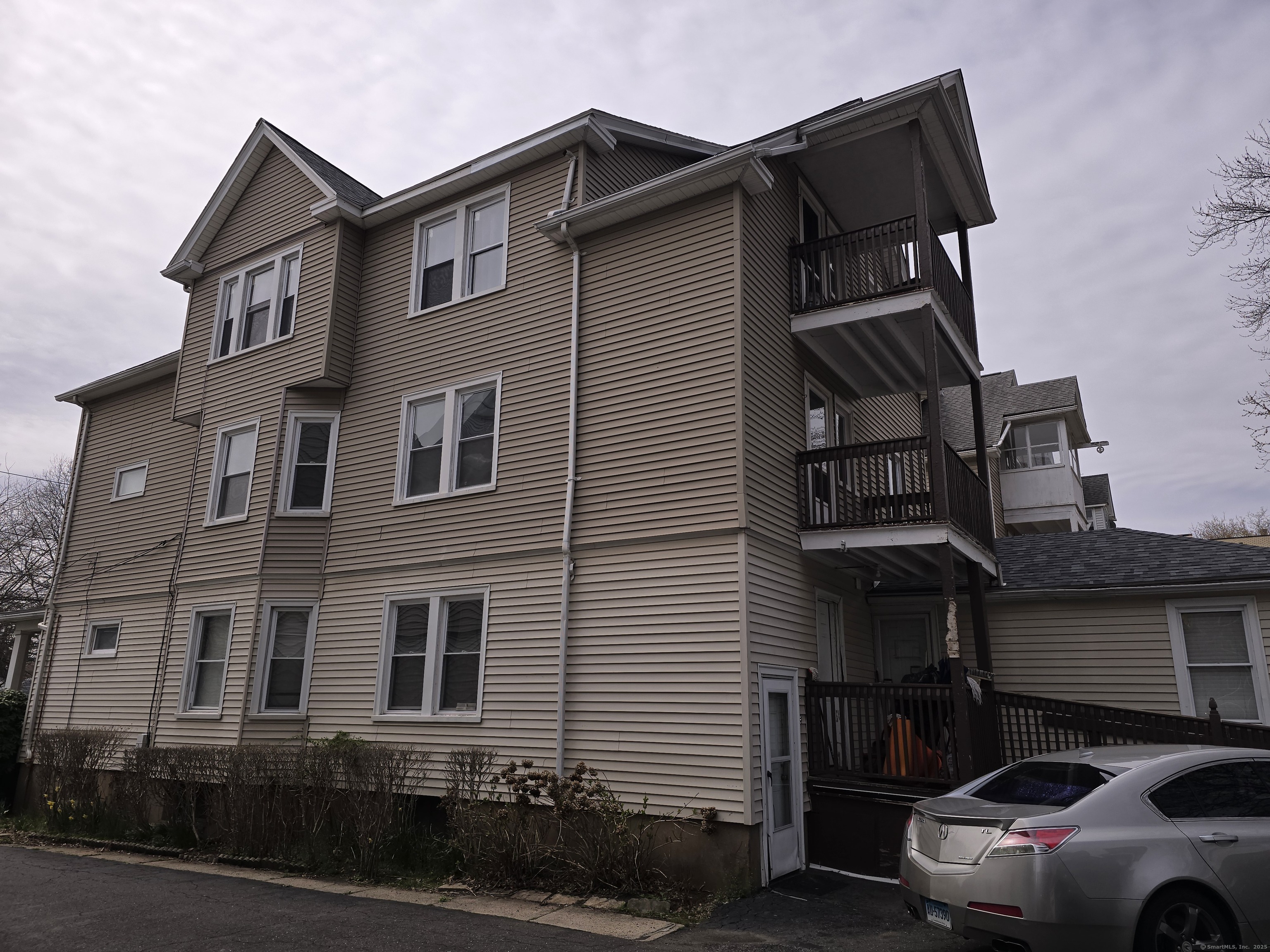 Hartford, Connecticut 06114, United States, 6 Bedrooms Bedrooms, ,3 BathroomsBathrooms,Residential,Active,106372