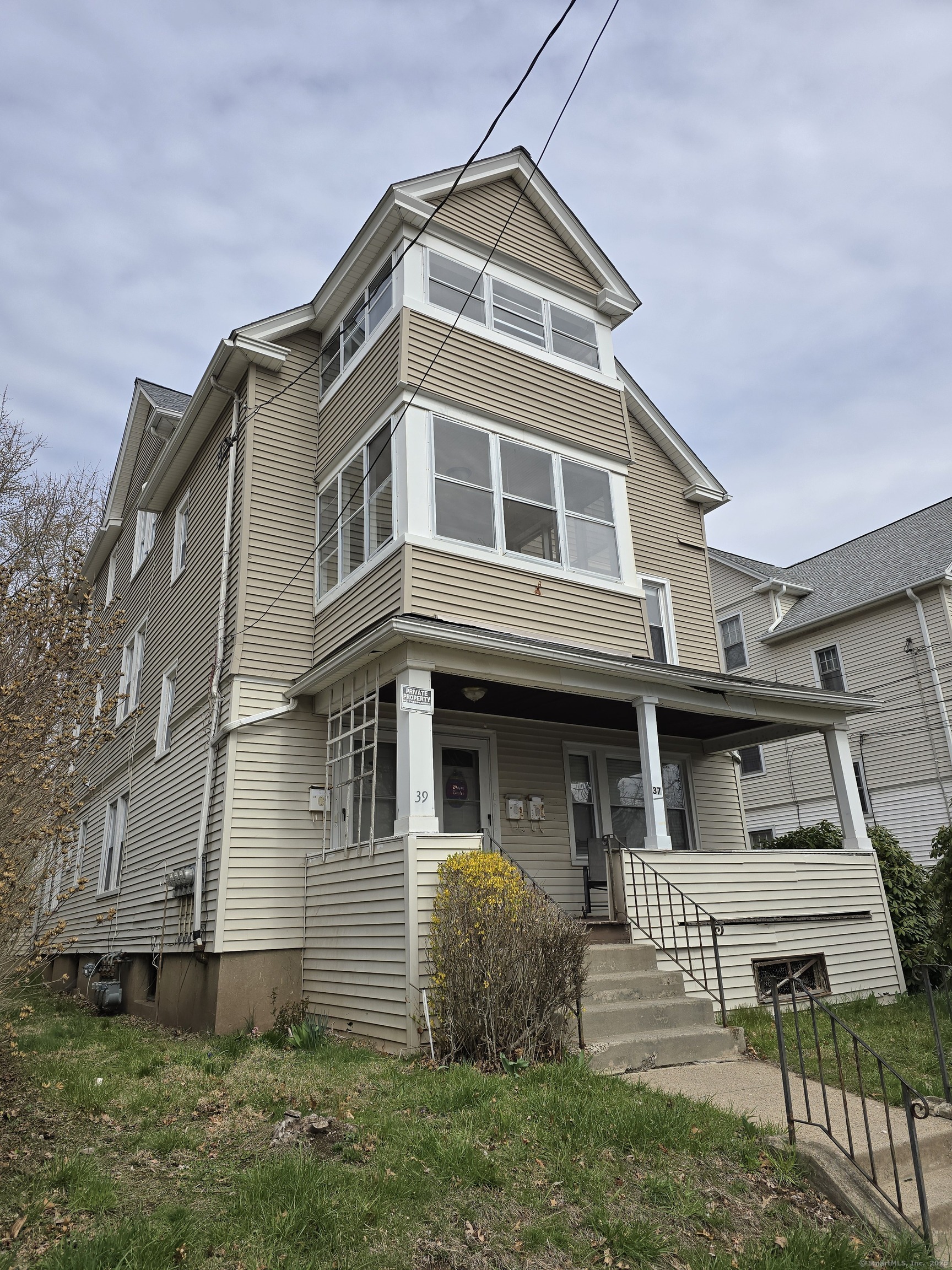 Hartford, Connecticut 06114, United States, 6 Bedrooms Bedrooms, ,3 BathroomsBathrooms,Residential,Active,106372