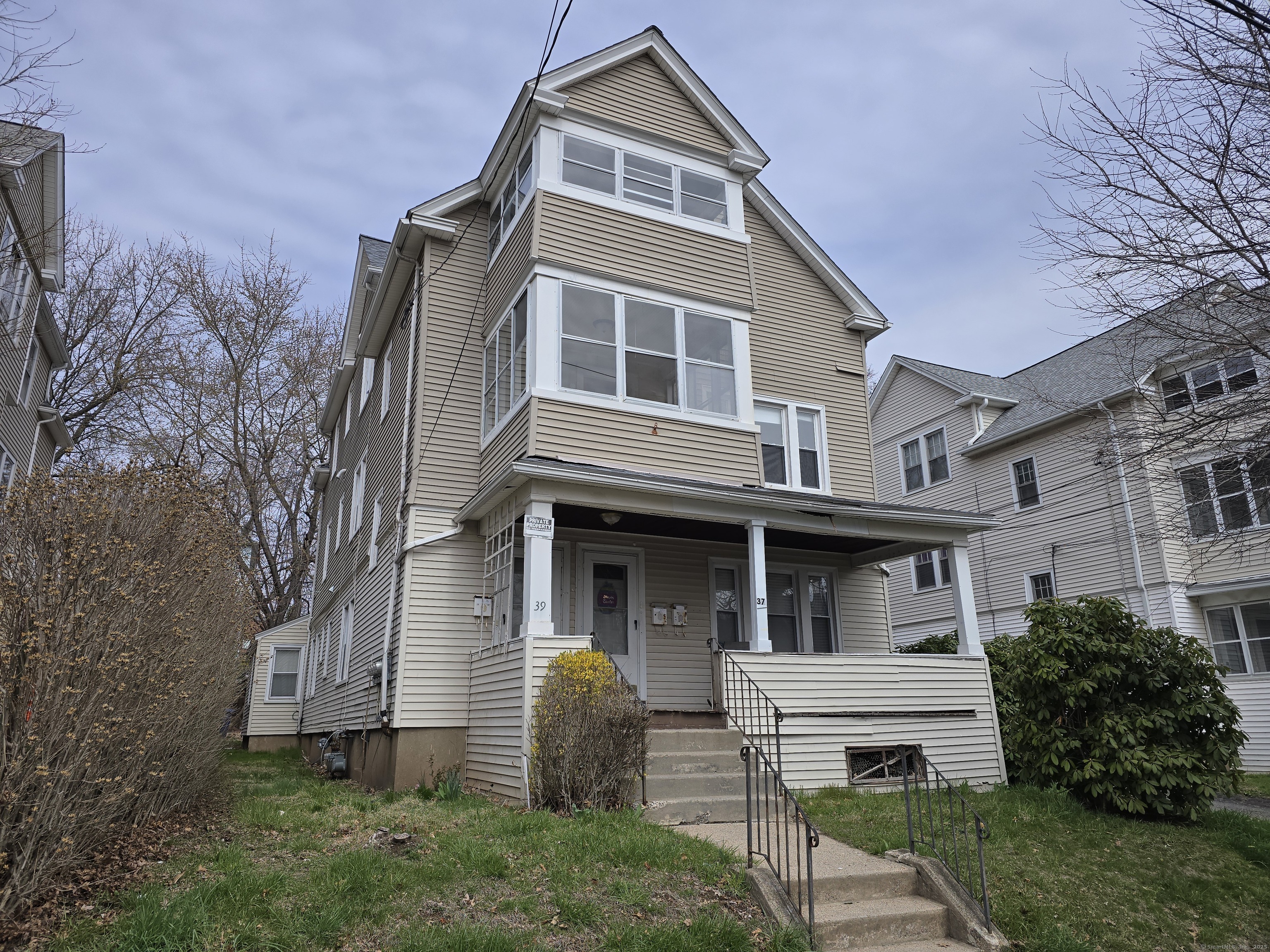 Hartford, Connecticut 06114, United States, 6 Bedrooms Bedrooms, ,3 BathroomsBathrooms,Residential,Active,106372