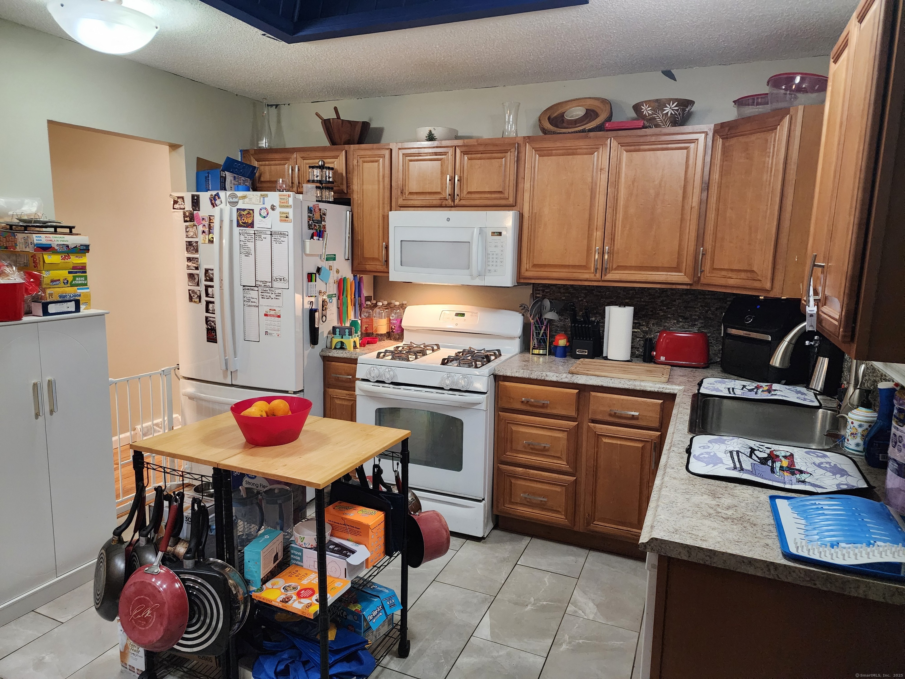 4 Lynn Lane, Windsor Locks, Connecticut image 2