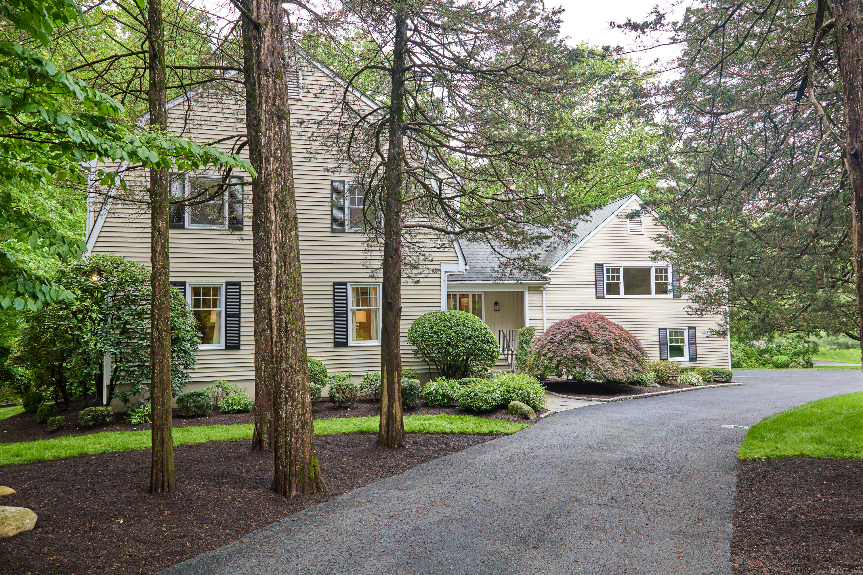 Trails End Road, Weston, Connecticut - 4 Bedrooms  
3.5 Bathrooms  
11 Rooms - 