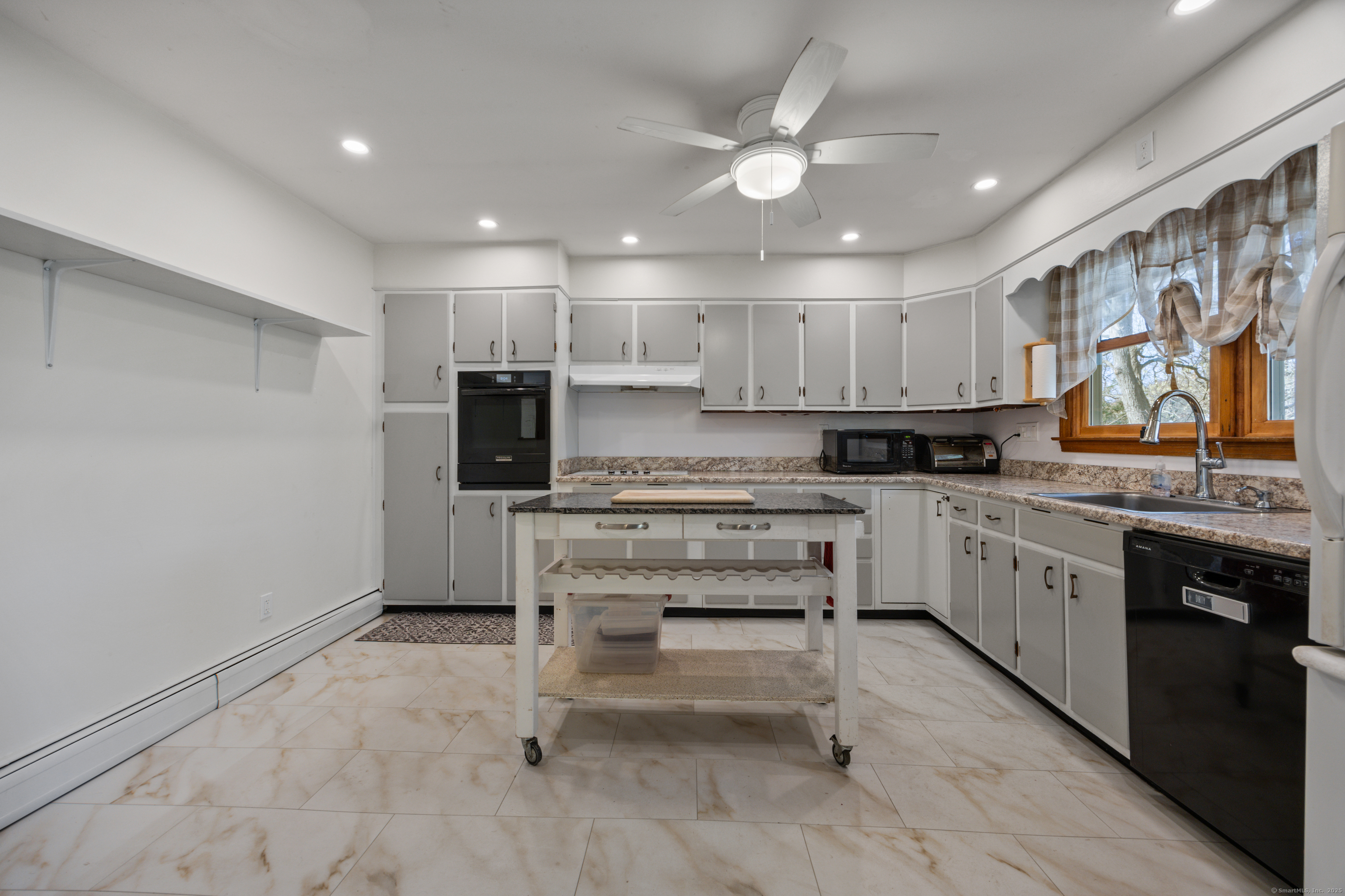 19 Cricket Court, North Haven, Connecticut image 9