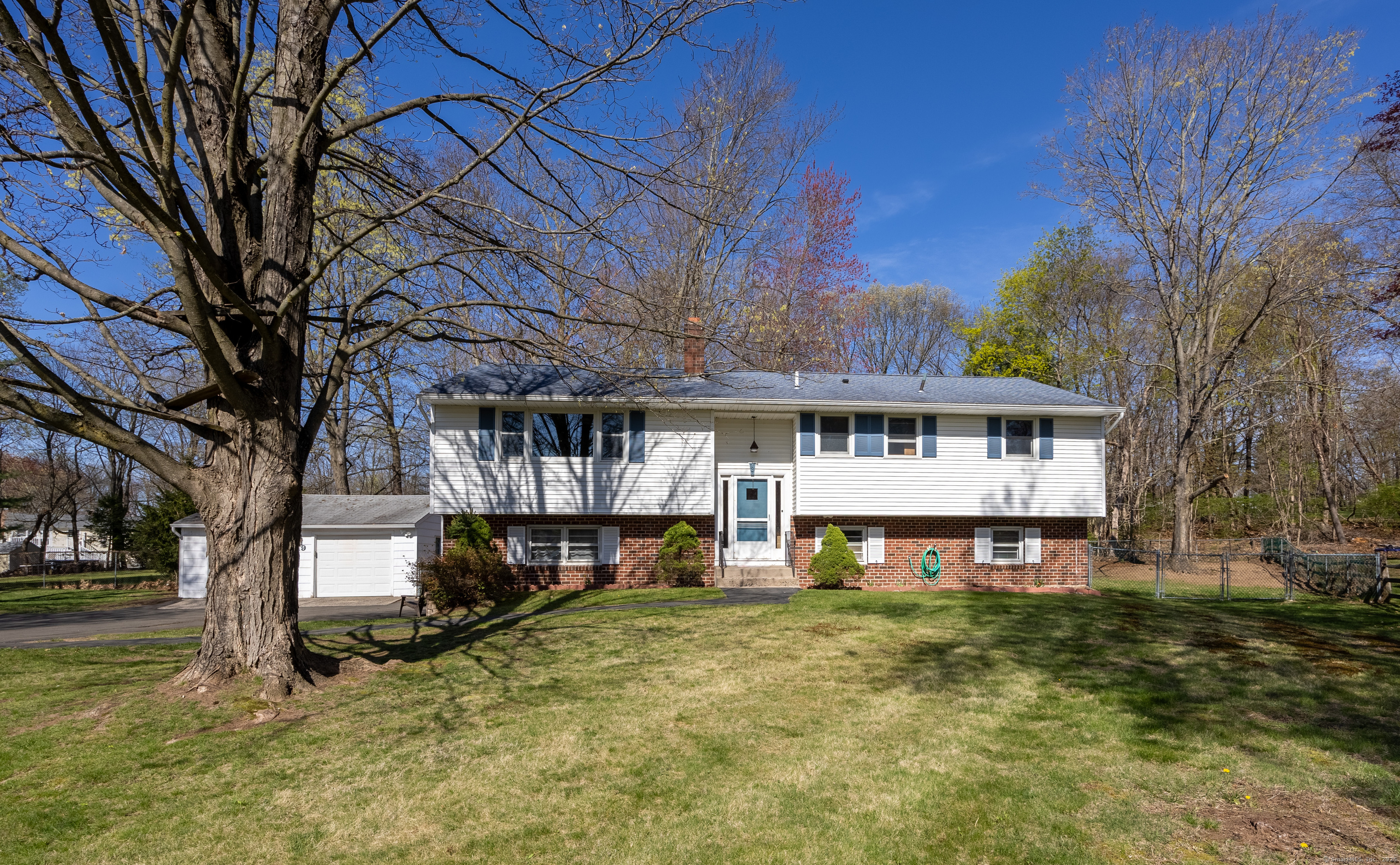 Property for Sale at Cricket Court, North Haven, Connecticut - Bedrooms: 3 
Bathrooms: 3 
Rooms: 8  - $429,900