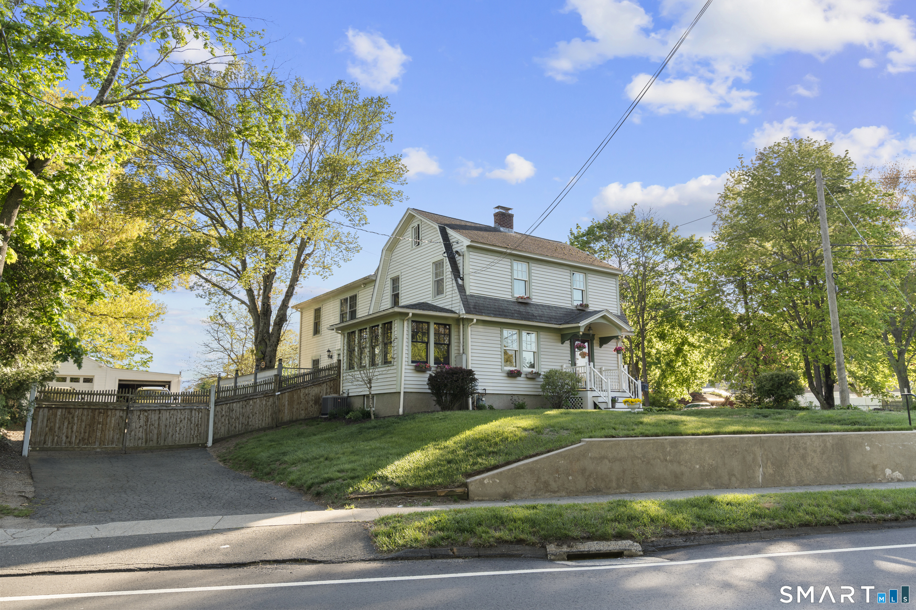 301 Buckingham Avenue