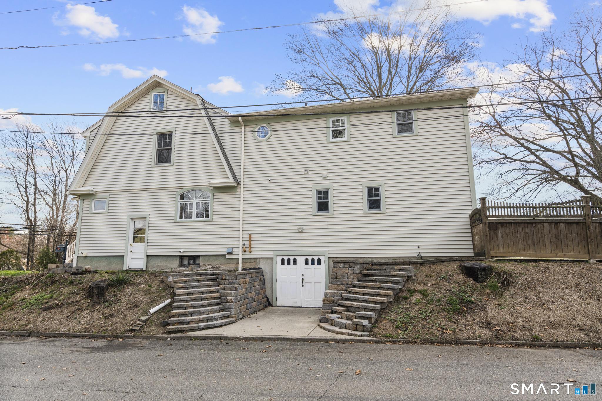 301 Buckingham Avenue