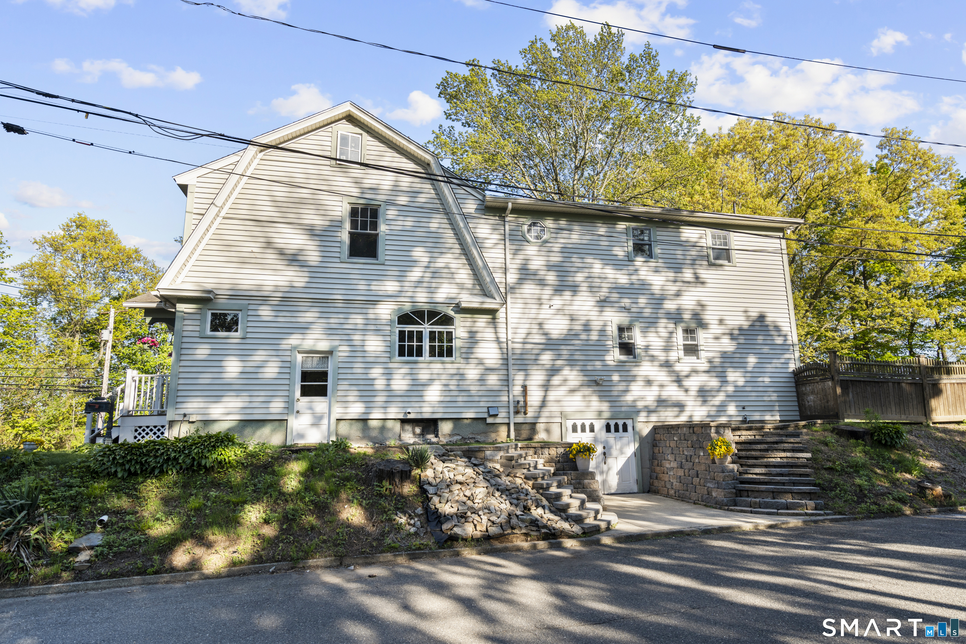 301 Buckingham Avenue