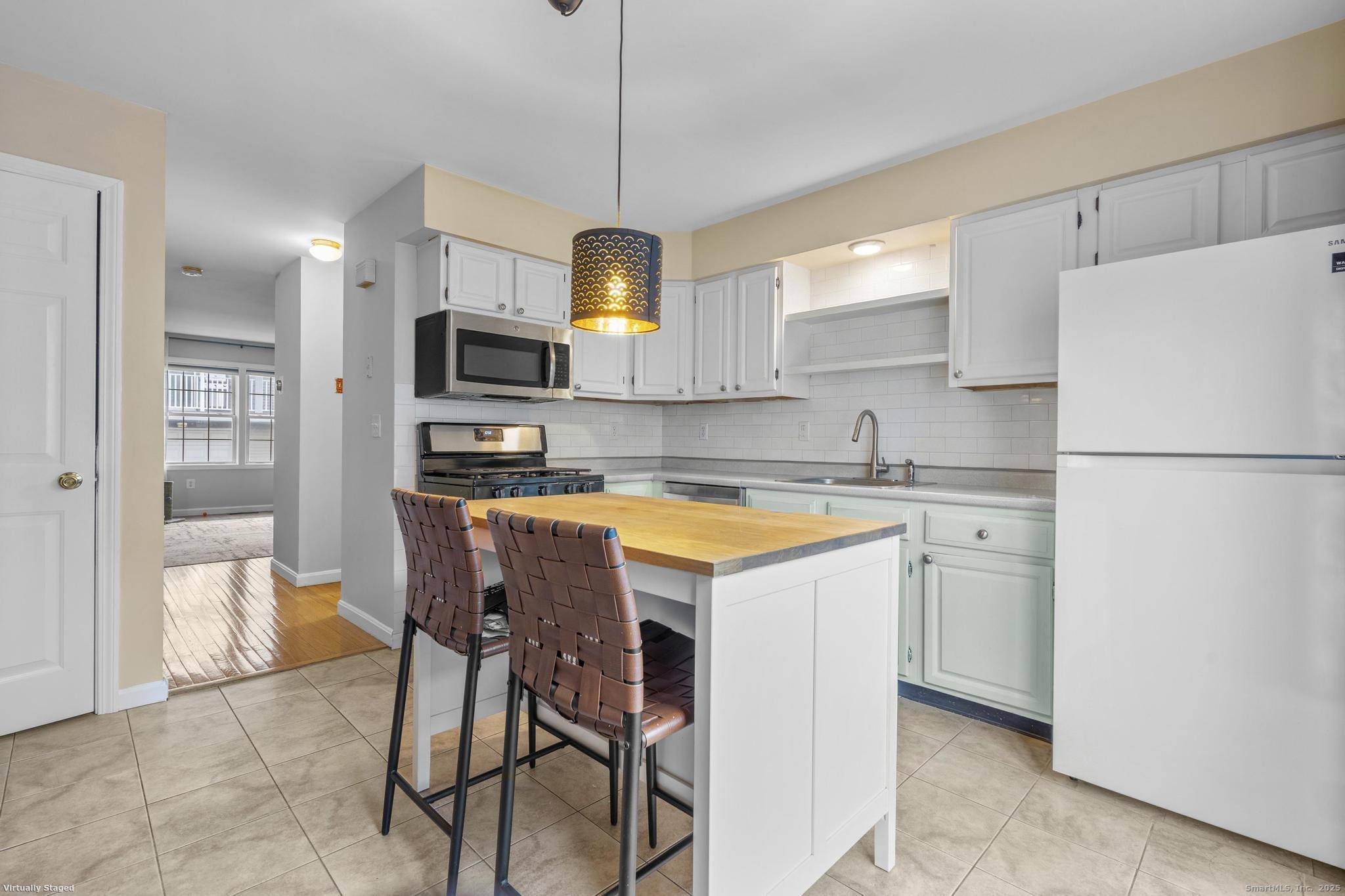 48 Strawberry Hill Avenue 11