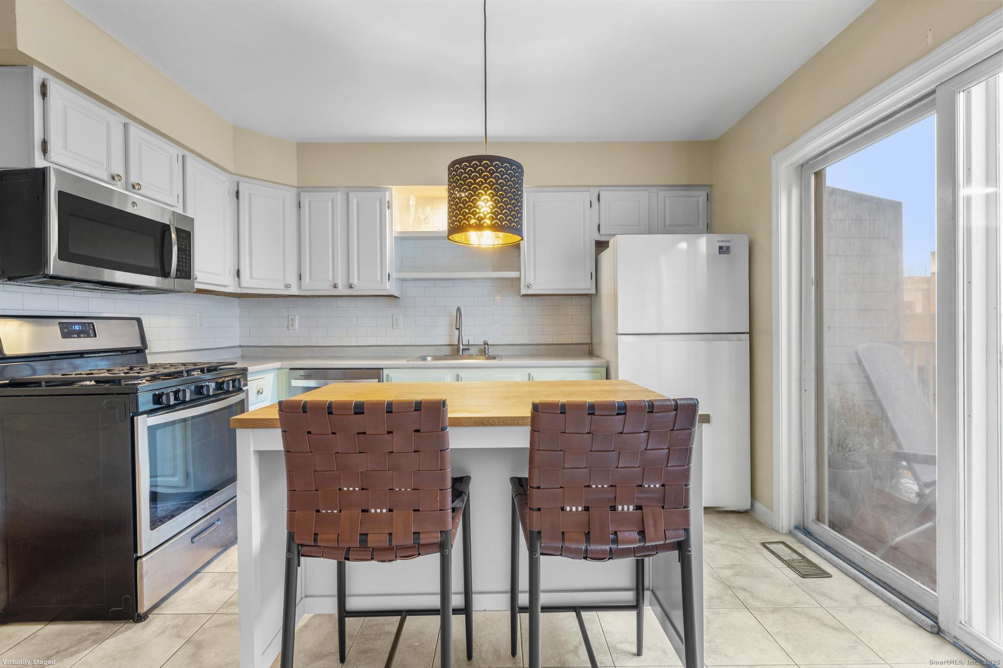 48 Strawberry Hill Avenue 11