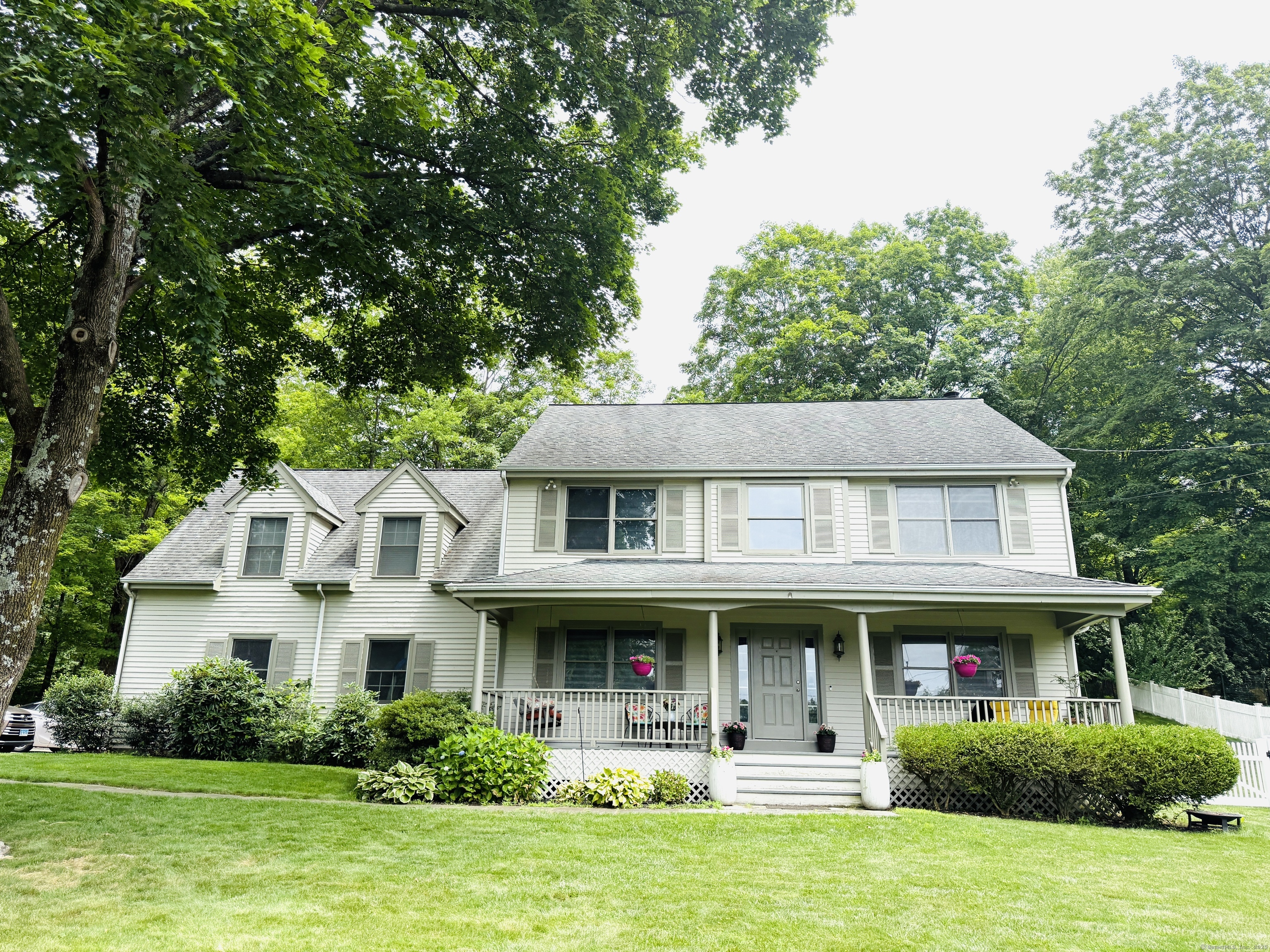 489 Hoyt Street
