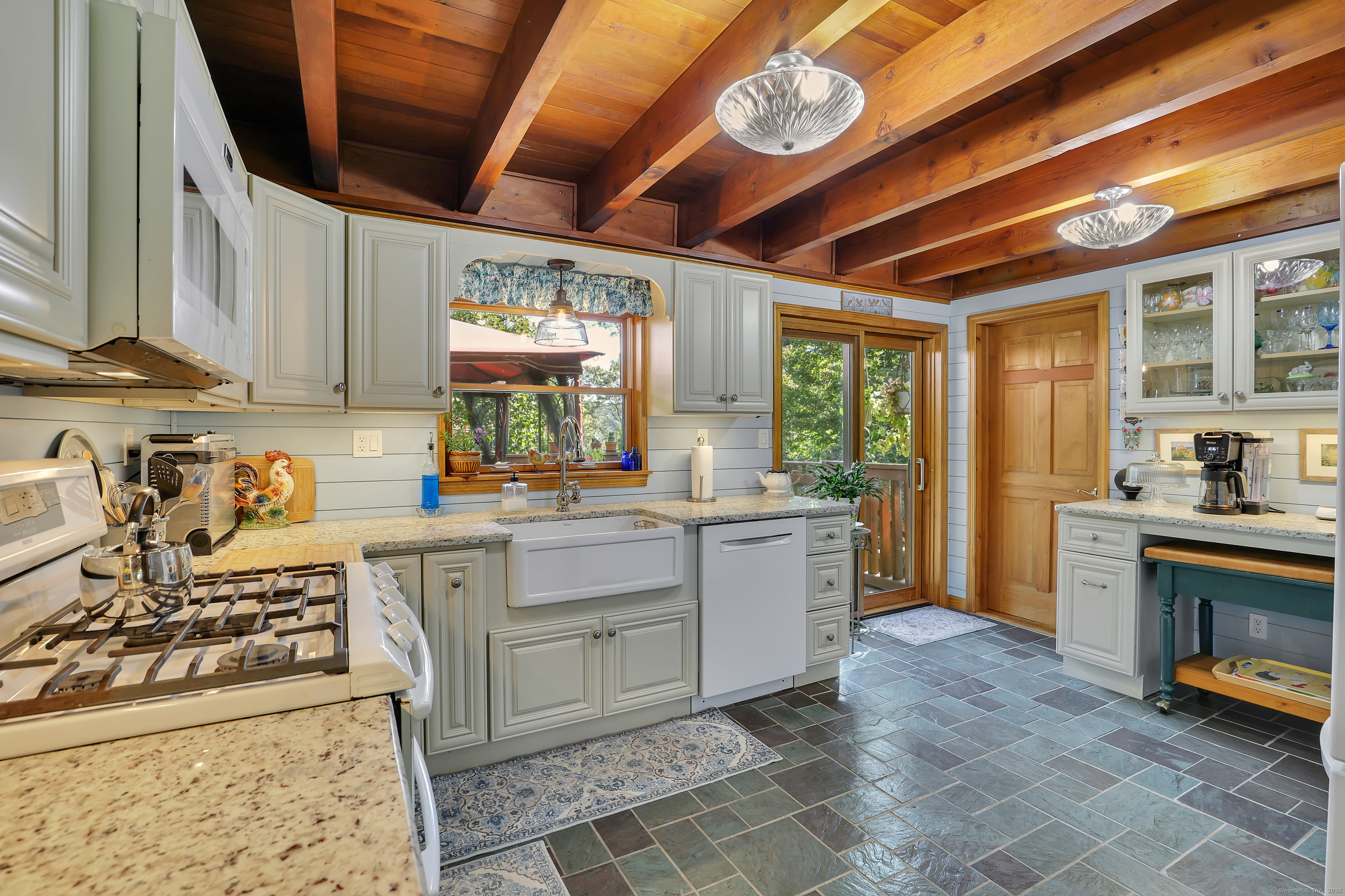 Shelton, Connecticut 06484, United States, 3 Bedrooms Bedrooms, ,3 BathroomsBathrooms,Residential,Active,233720