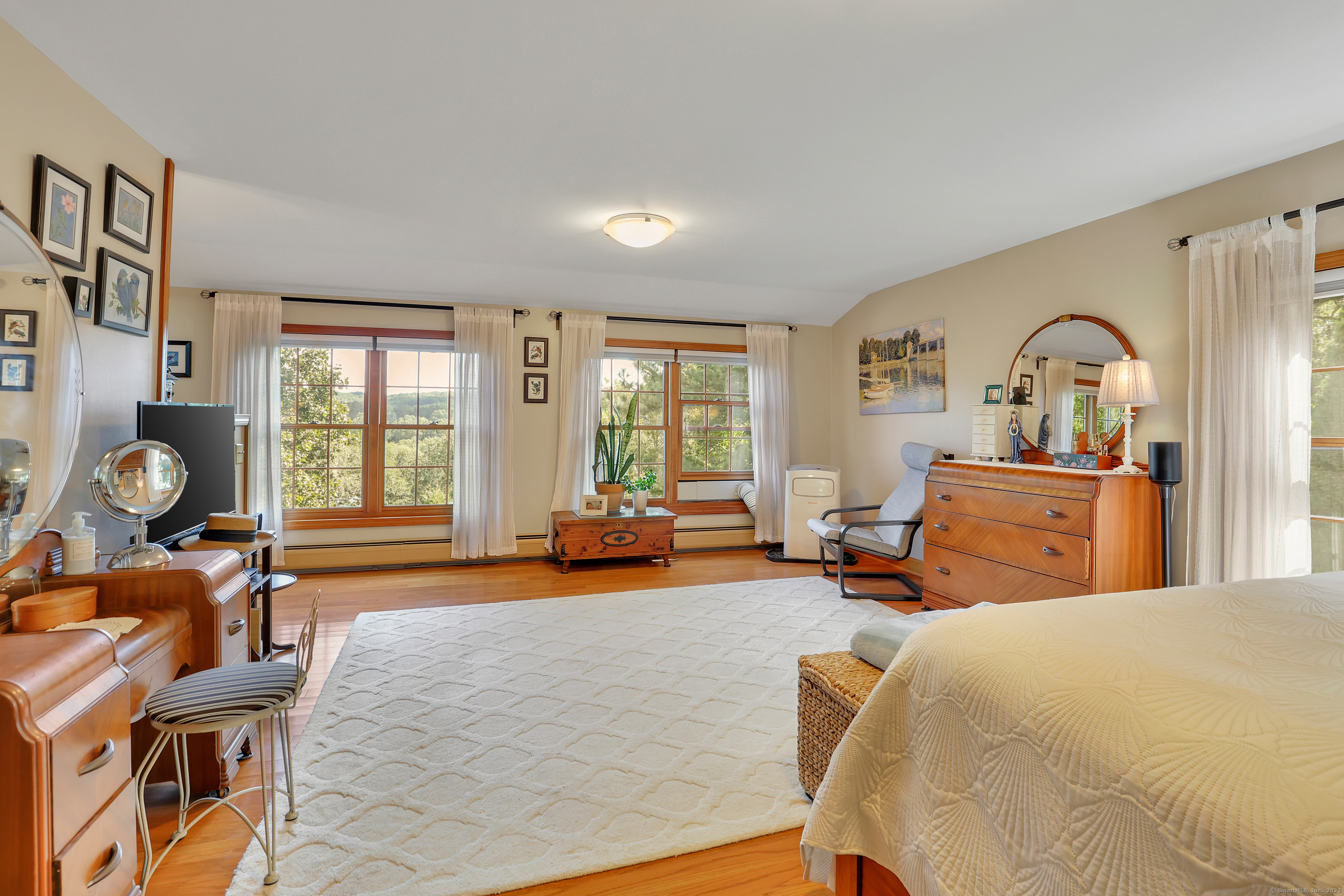 Shelton, Connecticut 06484, United States, 3 Bedrooms Bedrooms, ,3 BathroomsBathrooms,Residential,Active,233720