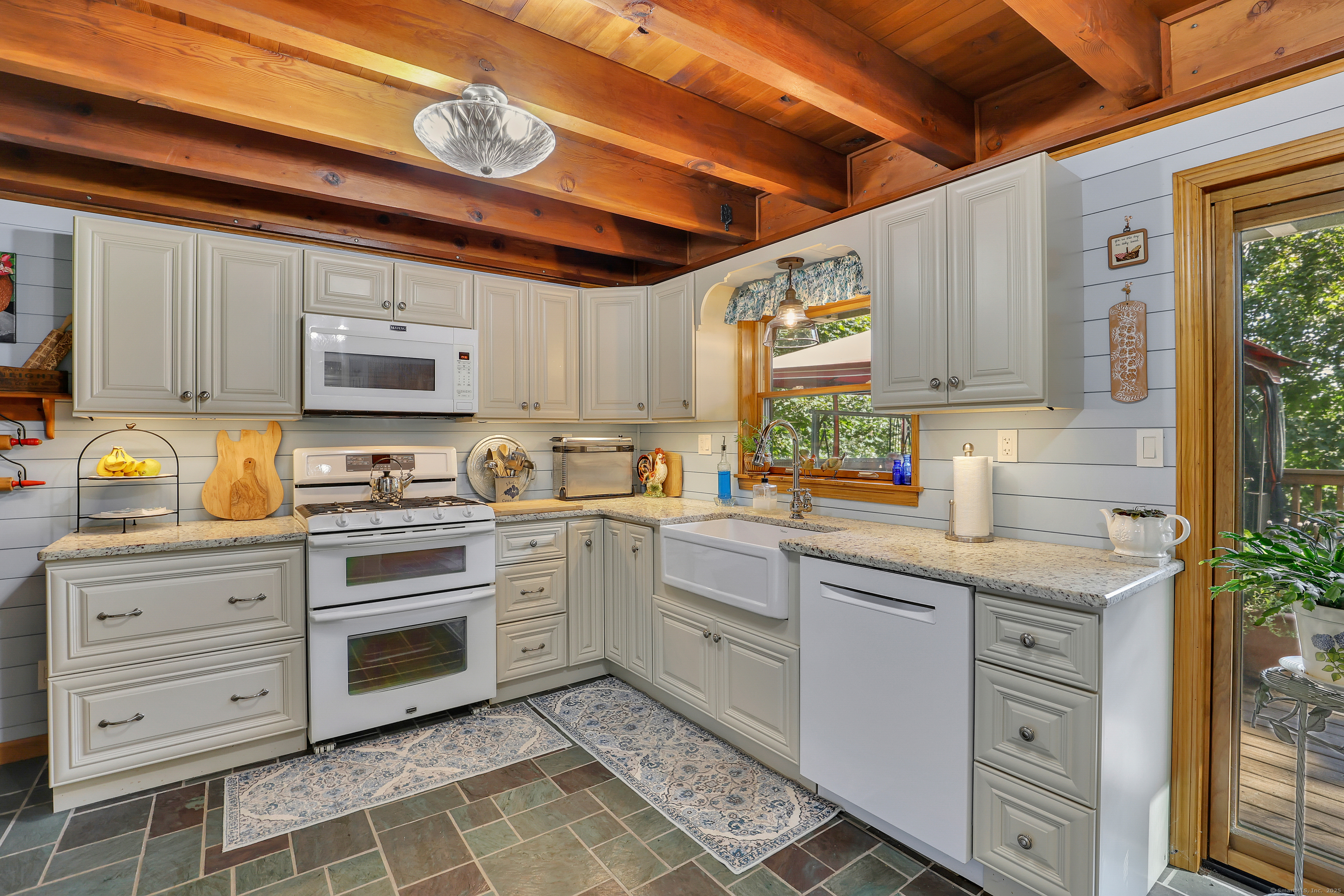 Shelton, Connecticut 06484, United States, 3 Bedrooms Bedrooms, ,3 BathroomsBathrooms,Residential,Active,233720