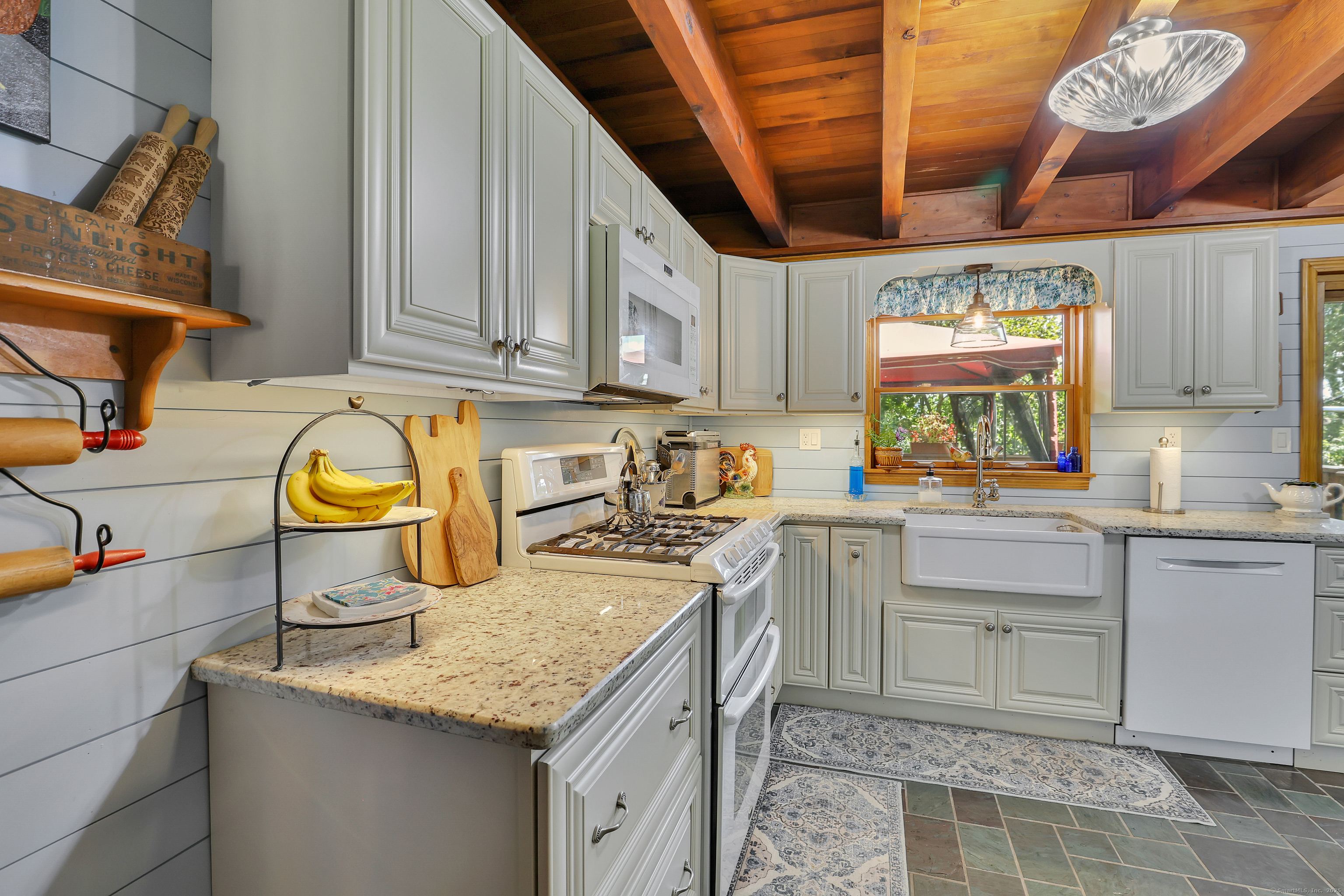 Shelton, Connecticut 06484, United States, 3 Bedrooms Bedrooms, ,3 BathroomsBathrooms,Residential,Active,233720