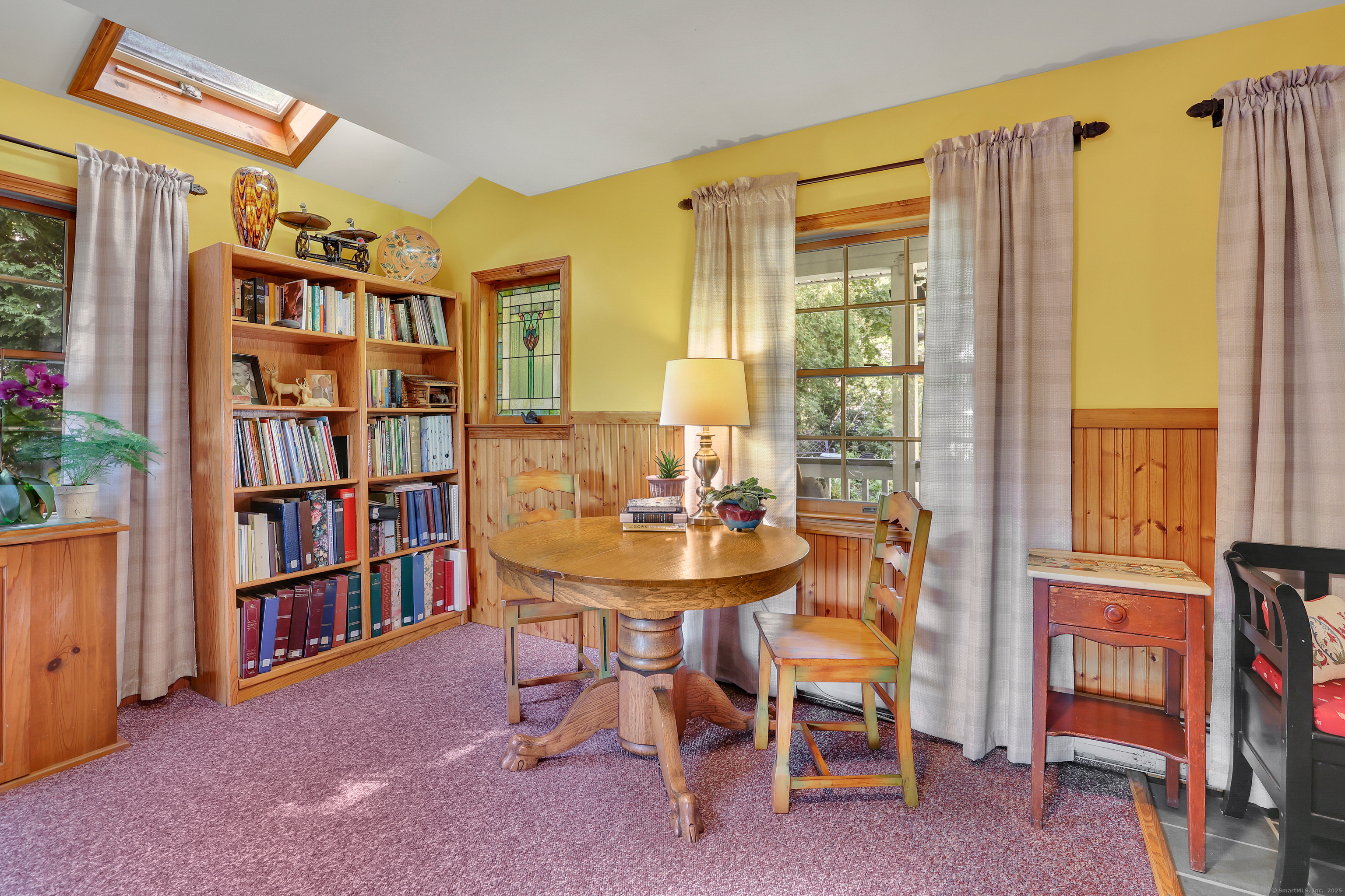 Shelton, Connecticut 06484, United States, 3 Bedrooms Bedrooms, ,3 BathroomsBathrooms,Residential,Active,233720