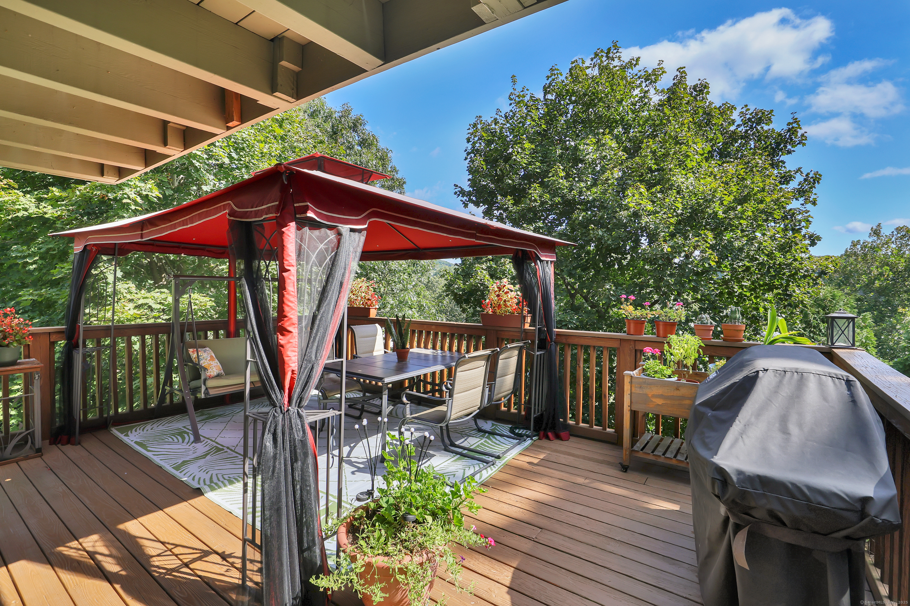 Shelton, Connecticut 06484, United States, 3 Bedrooms Bedrooms, ,3 BathroomsBathrooms,Residential,Active,233720