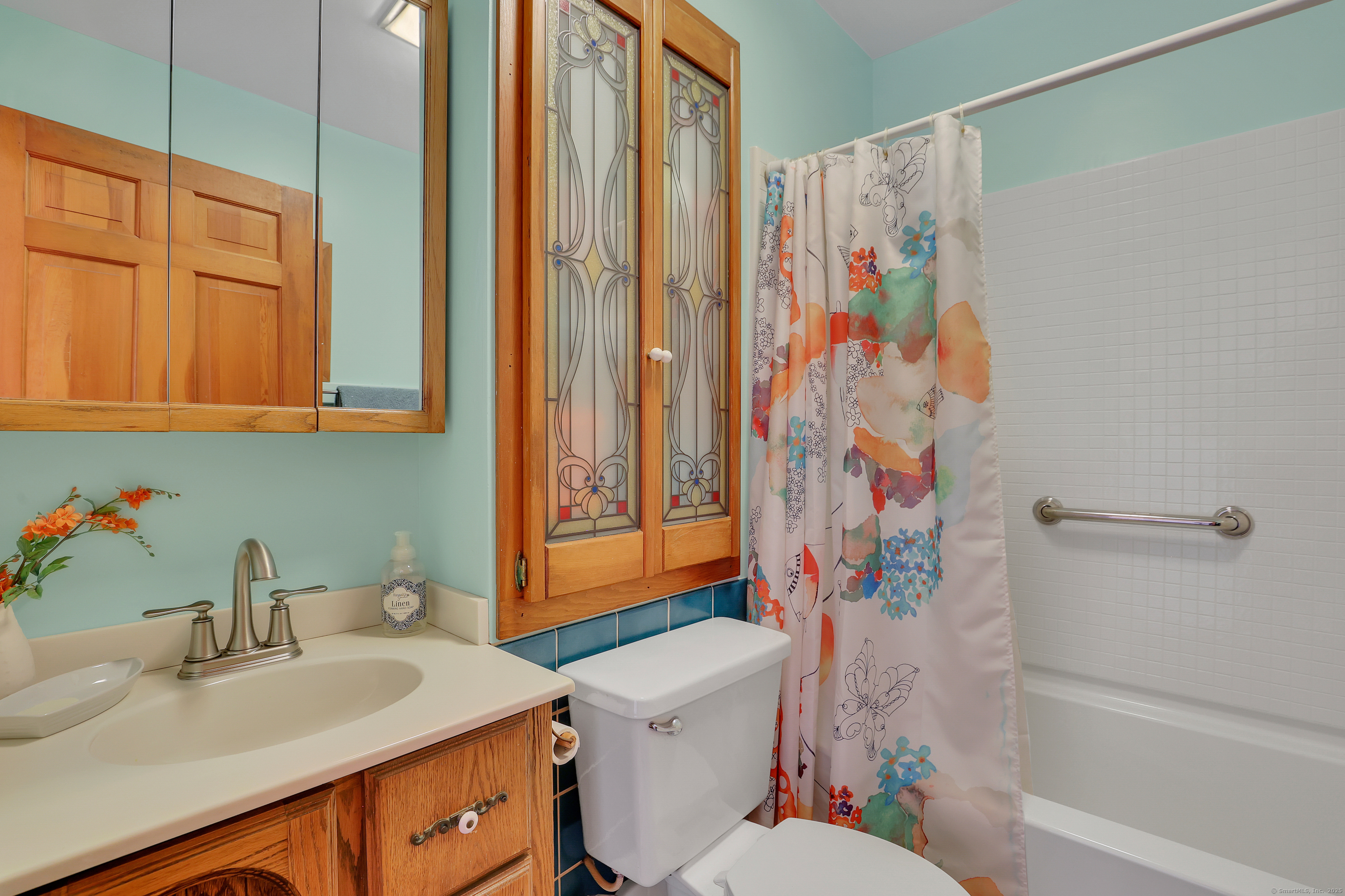 Shelton, Connecticut 06484, United States, 3 Bedrooms Bedrooms, ,3 BathroomsBathrooms,Residential,Active,233720