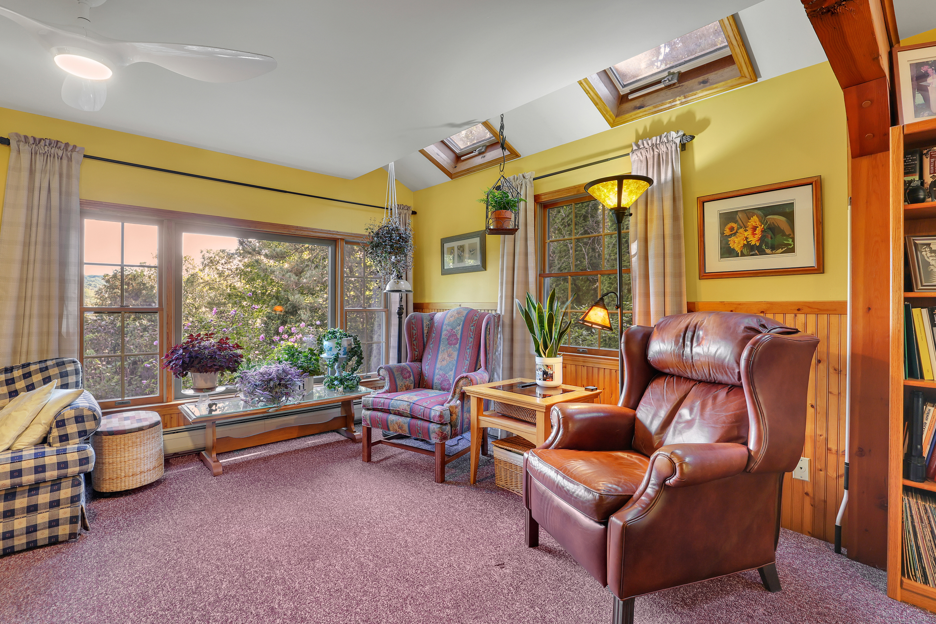 Shelton, Connecticut 06484, United States, 3 Bedrooms Bedrooms, ,3 BathroomsBathrooms,Residential,Active,233720