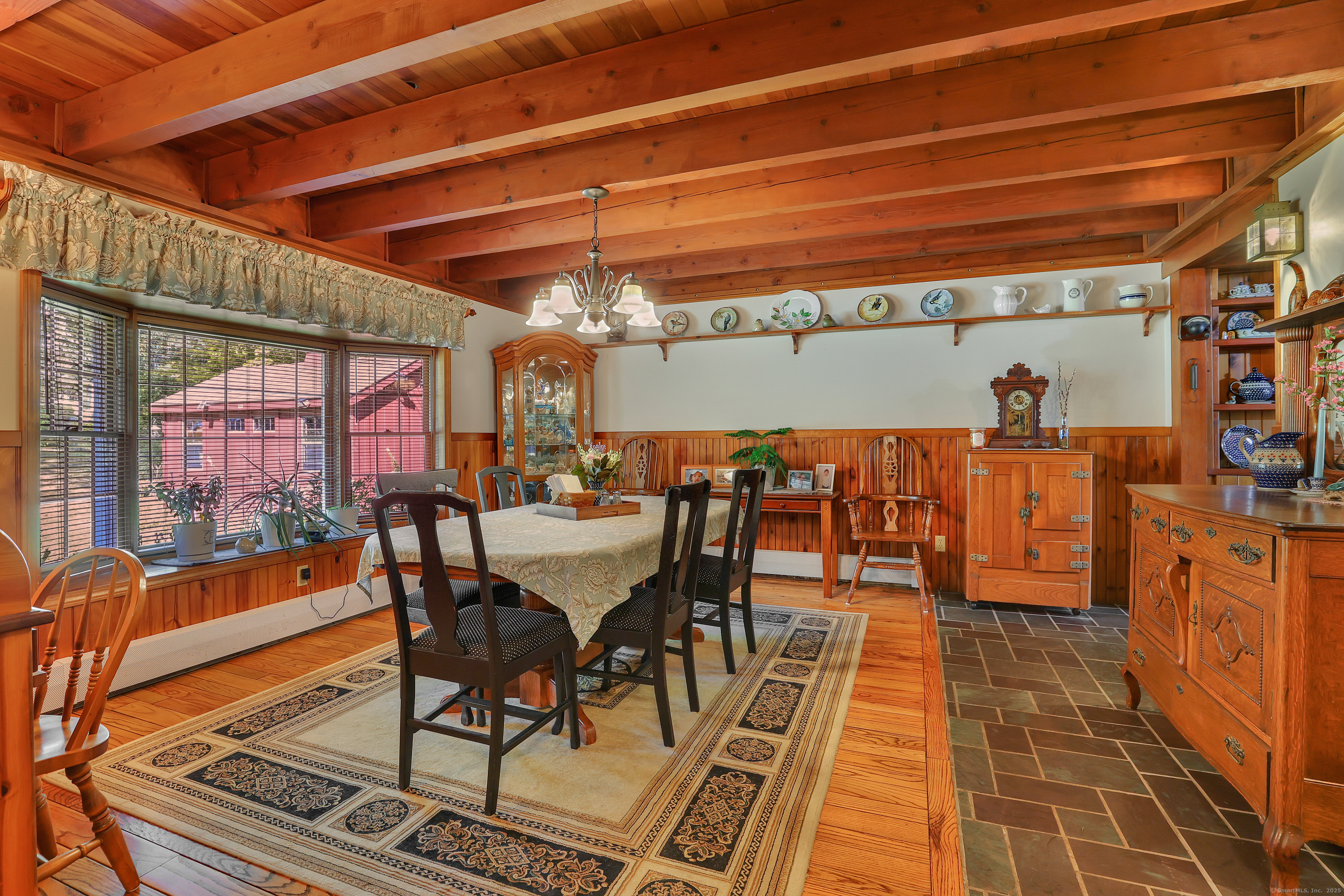 Shelton, Connecticut 06484, United States, 3 Bedrooms Bedrooms, ,3 BathroomsBathrooms,Residential,Active,233720