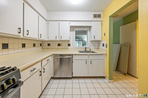 Tiny photo for 5 Staunton Court #E, Farmington, CT 06032 (MLS # 24189954)