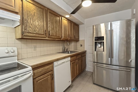 Tiny photo for 189 Sherman Avenue #18, New Haven, CT 06511 (MLS # 24200213)