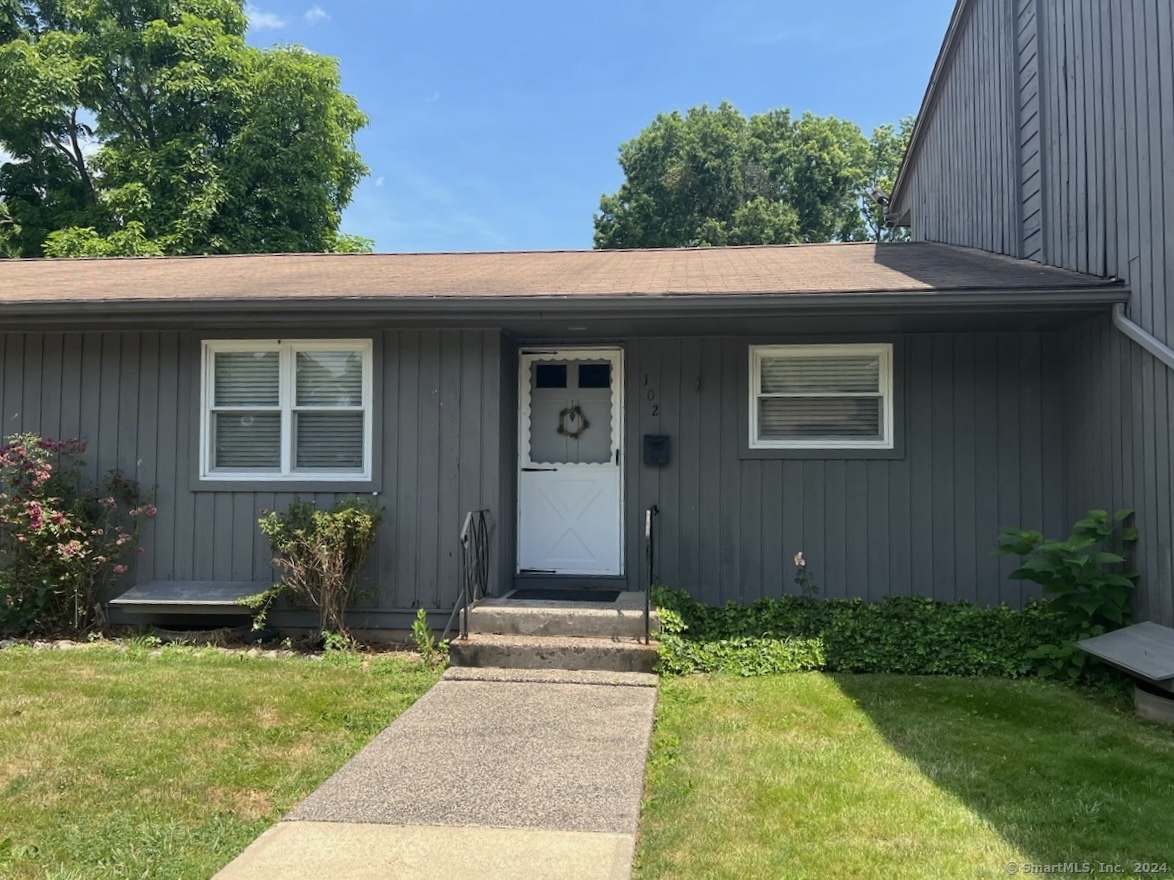 Property for Sale at 102 Moylan Court 102, Newington, Connecticut - Bedrooms: 1 
Bathrooms: 1 
Rooms: 3  - $159,900