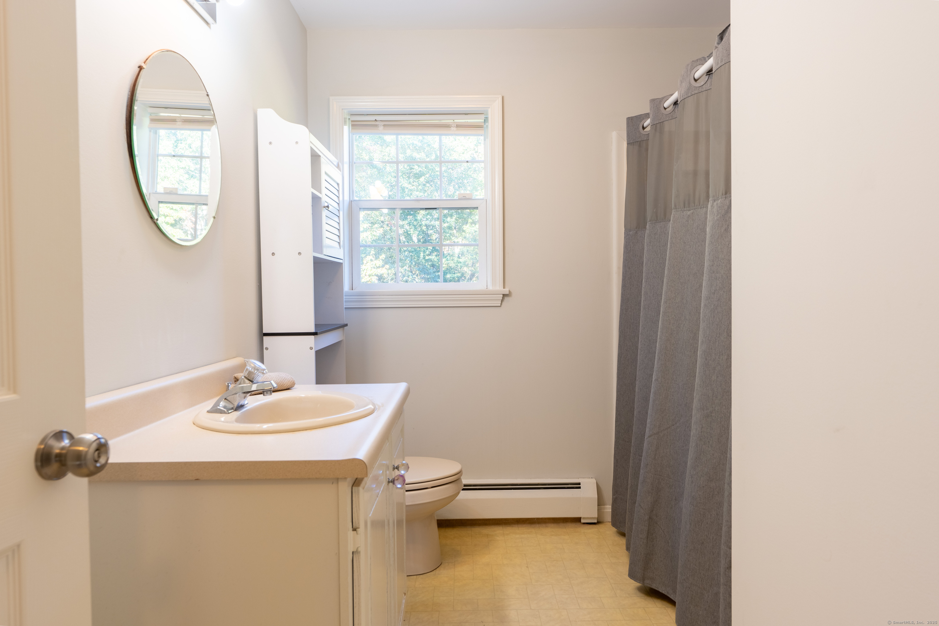 Montville, Connecticut 06370, United States, 3 Bedrooms Bedrooms, ,3 BathroomsBathrooms,Residential,Pending,226731