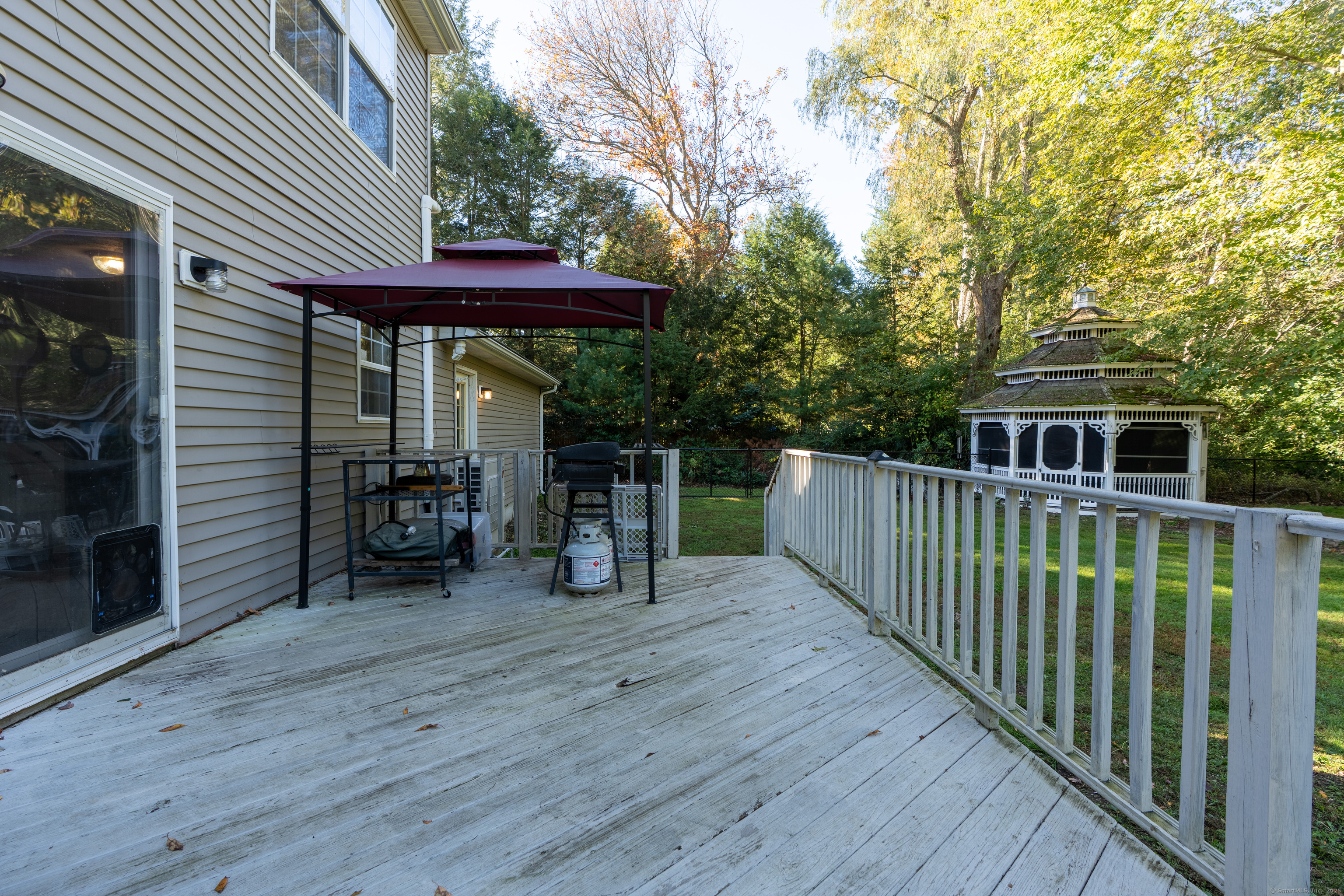 Montville, Connecticut 06370, United States, 3 Bedrooms Bedrooms, ,3 BathroomsBathrooms,Residential,Pending,226731