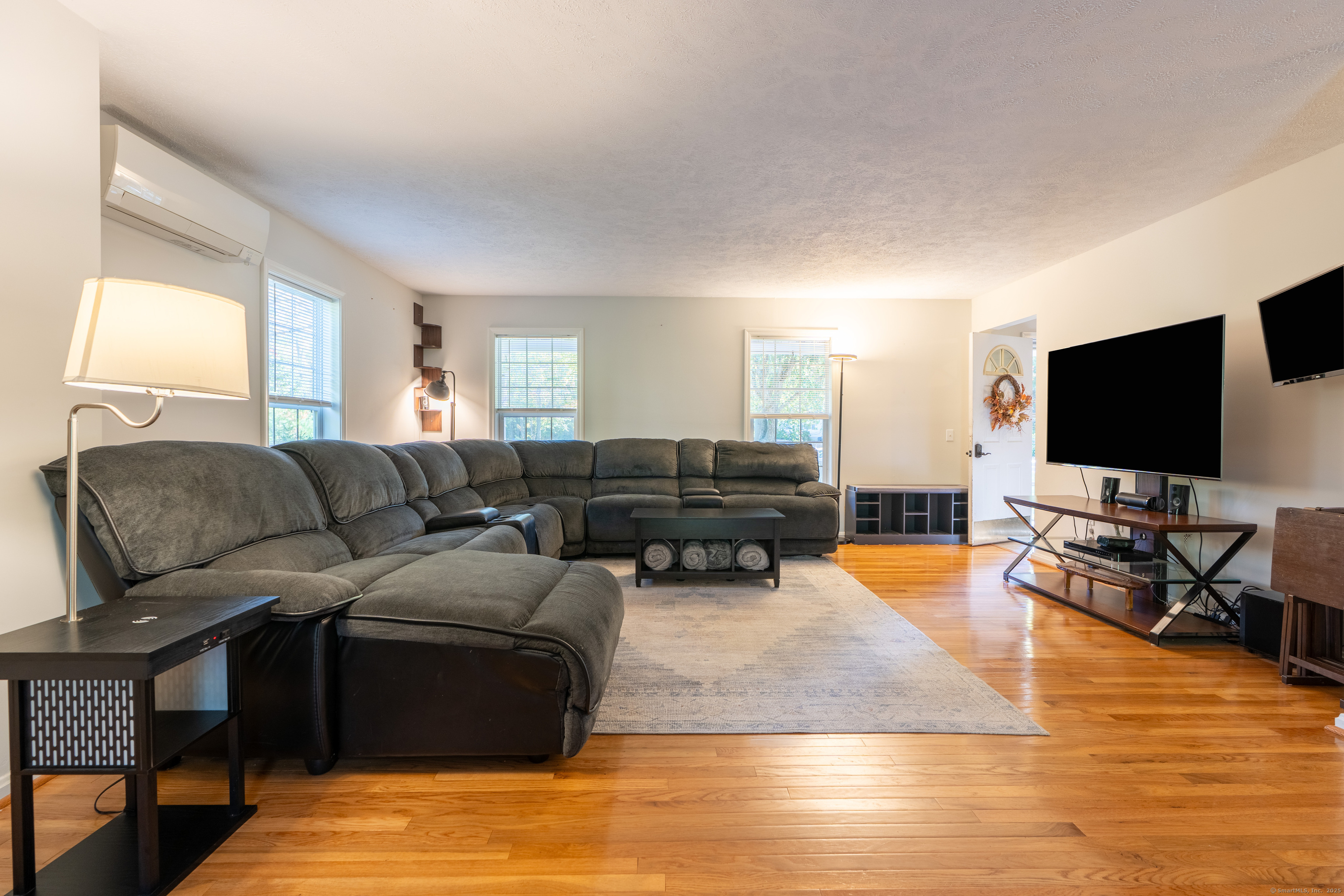 Montville, Connecticut 06370, United States, 3 Bedrooms Bedrooms, ,3 BathroomsBathrooms,Residential,Pending,226731