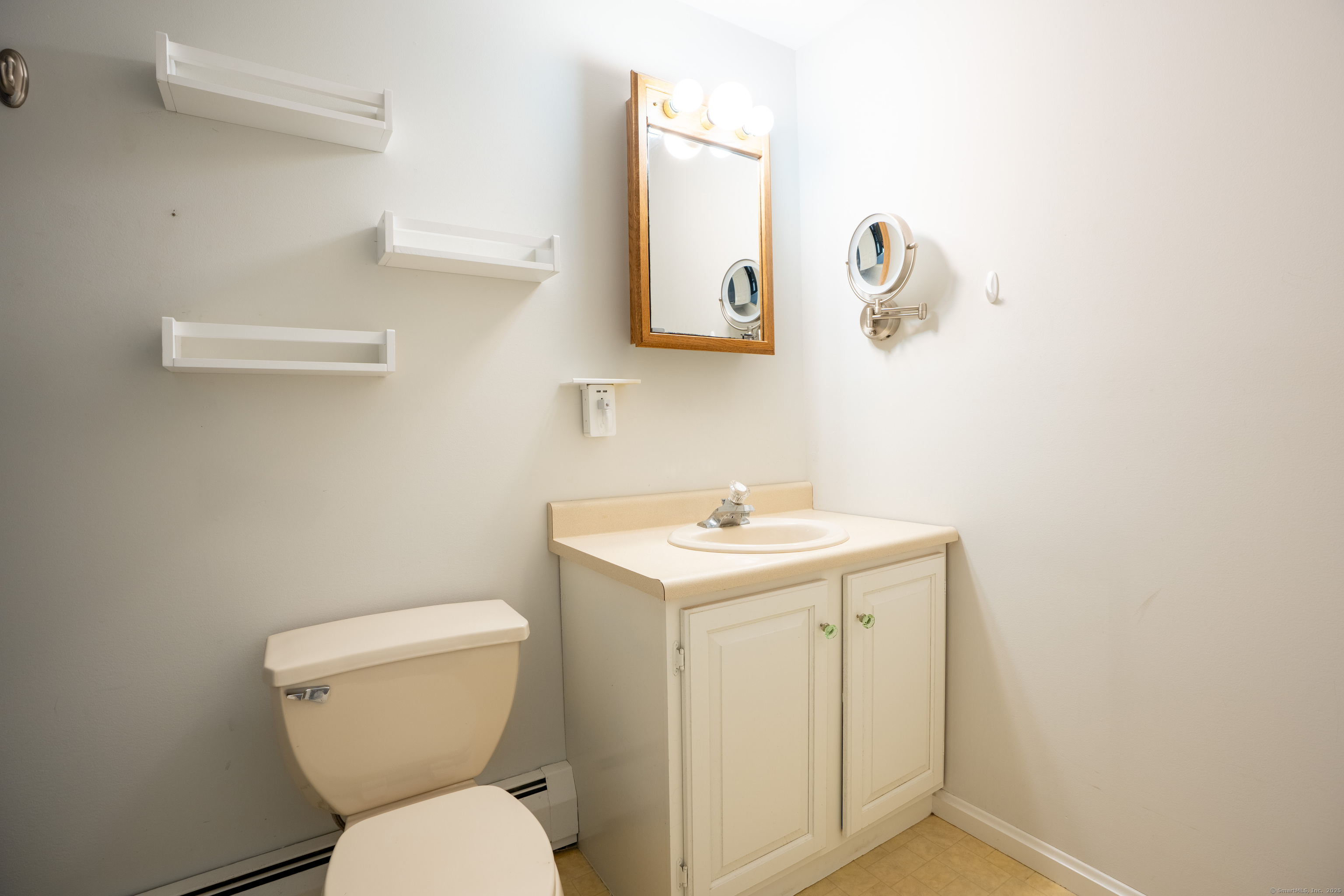 Montville, Connecticut 06370, United States, 3 Bedrooms Bedrooms, ,3 BathroomsBathrooms,Residential,Pending,226731