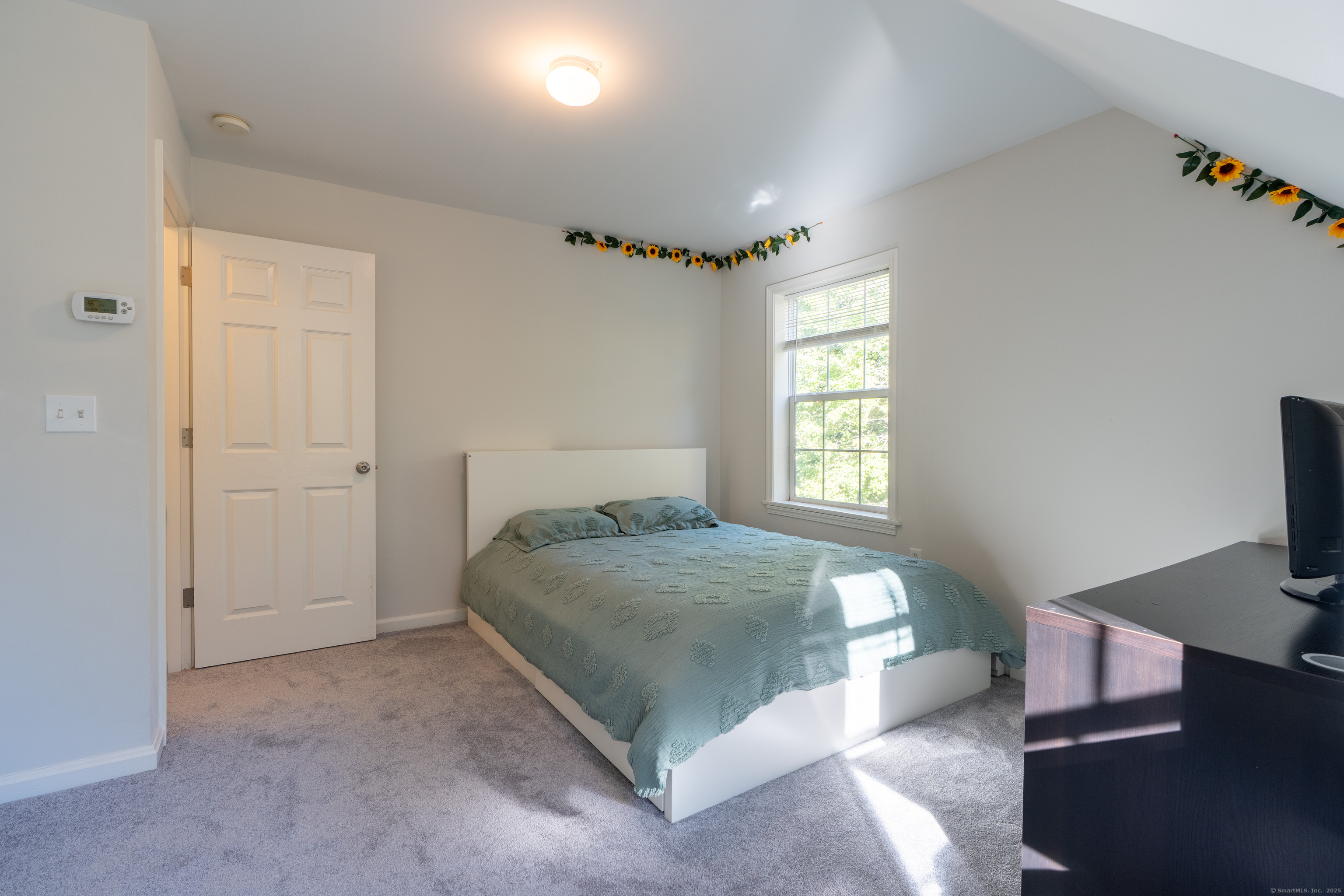 Montville, Connecticut 06370, United States, 3 Bedrooms Bedrooms, ,3 BathroomsBathrooms,Residential,Pending,226731