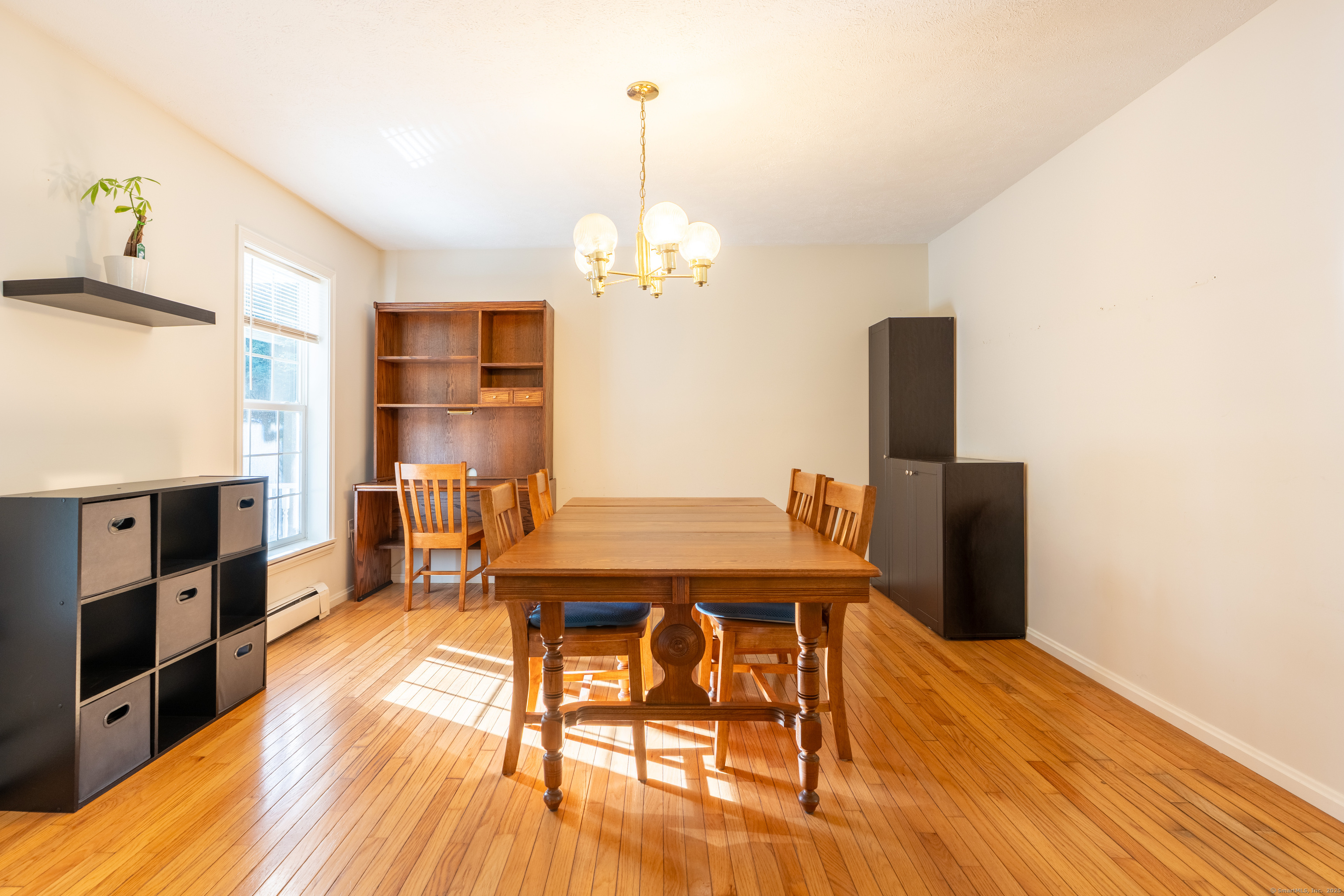 Montville, Connecticut 06370, United States, 3 Bedrooms Bedrooms, ,3 BathroomsBathrooms,Residential,Pending,226731