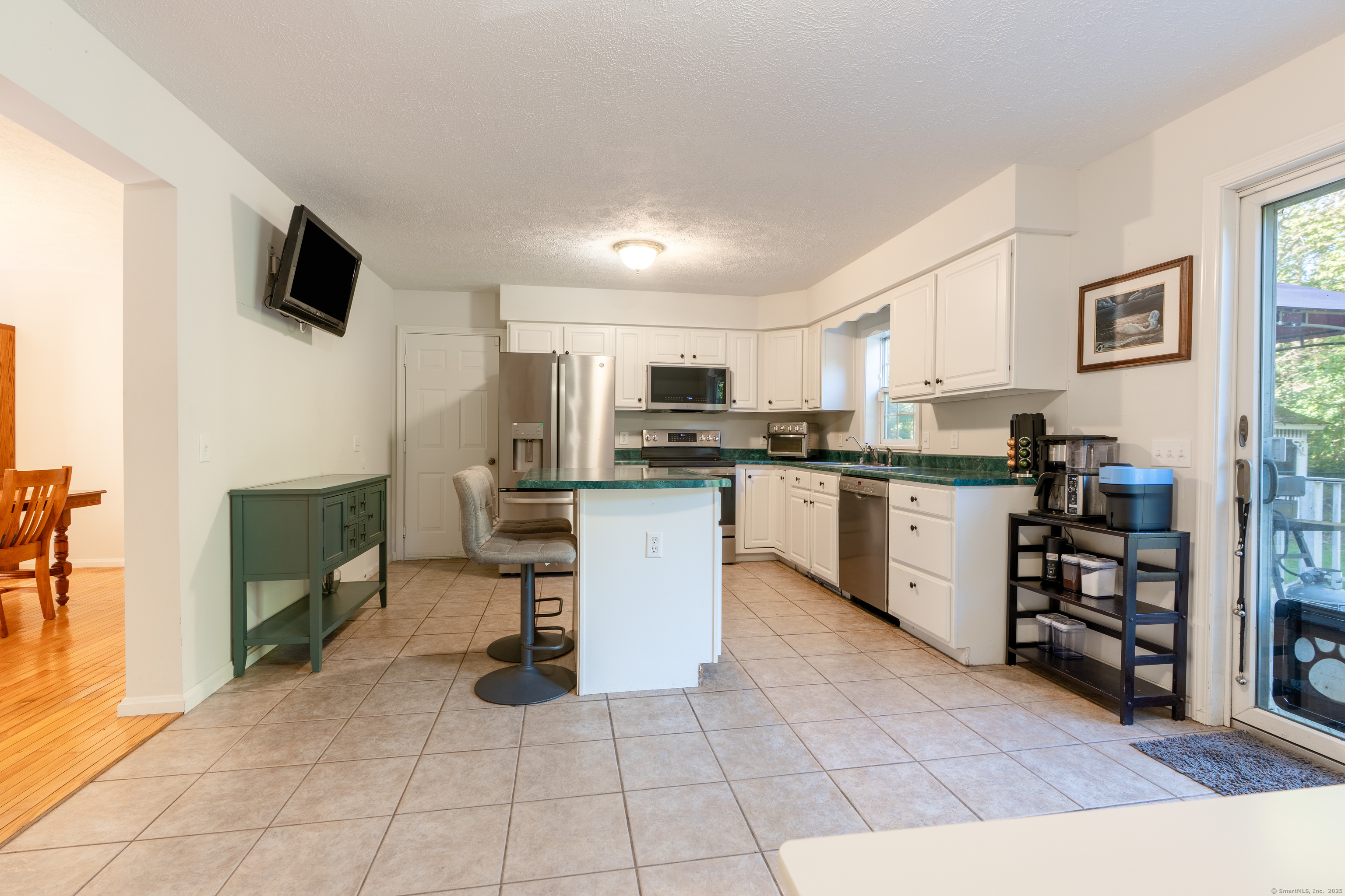 Montville, Connecticut 06370, United States, 3 Bedrooms Bedrooms, ,3 BathroomsBathrooms,Residential,Pending,226731