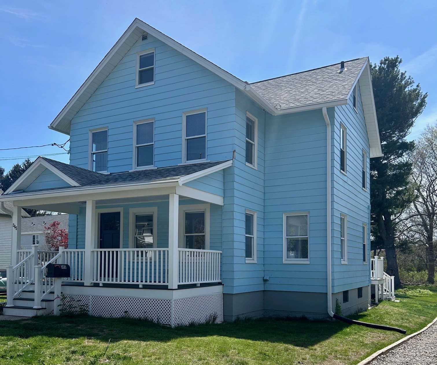 Old Whitfield Street, Guilford, Connecticut - 4 Bedrooms  
2 Bathrooms  
7 Rooms - 