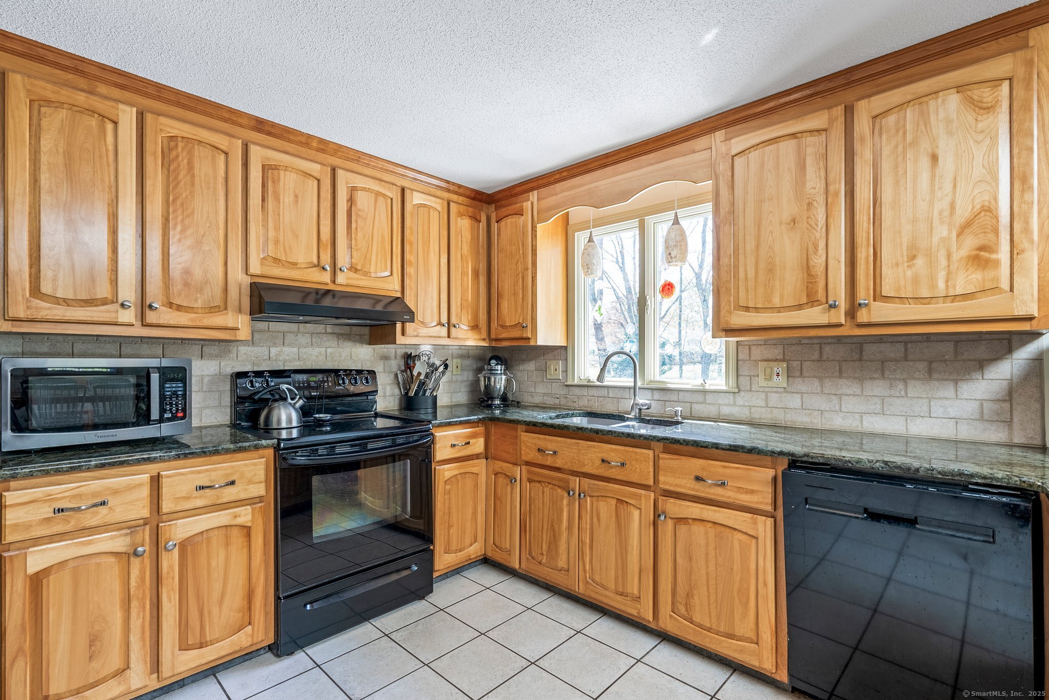 101 Michele Drive, Somers, Connecticut image 3
