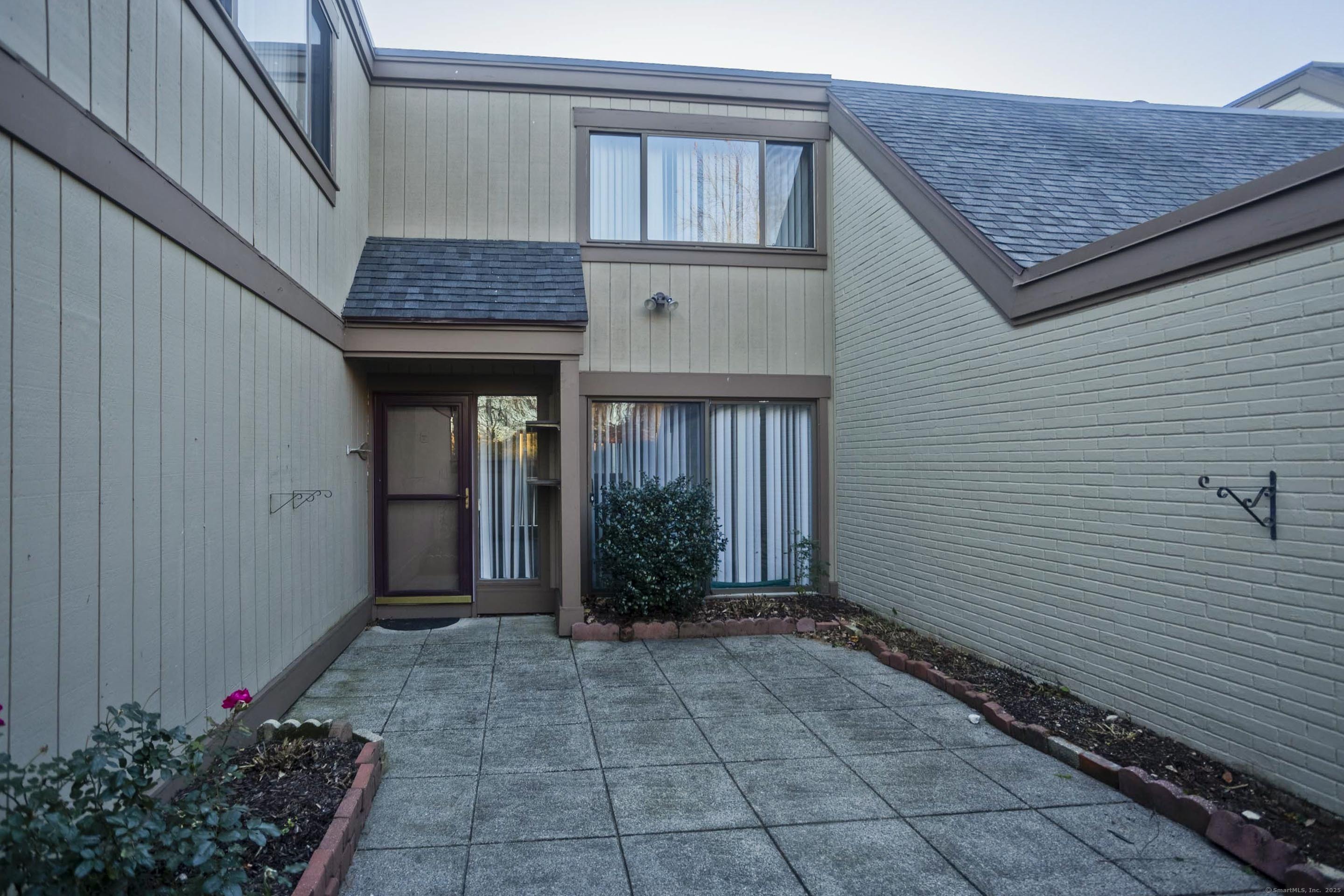 85 Viscount Drive 1A