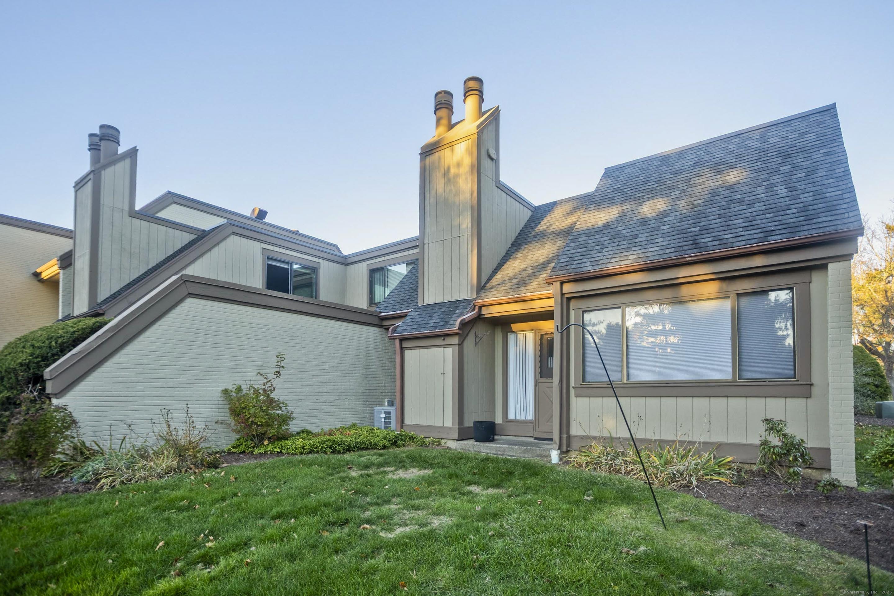 85 Viscount Drive 1A