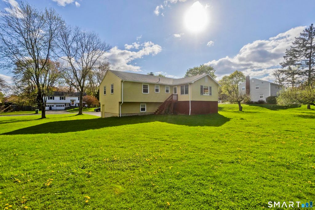 Photo of 4 Winthrop Road, Windsor, CT 06095 (MLS # 24168691)