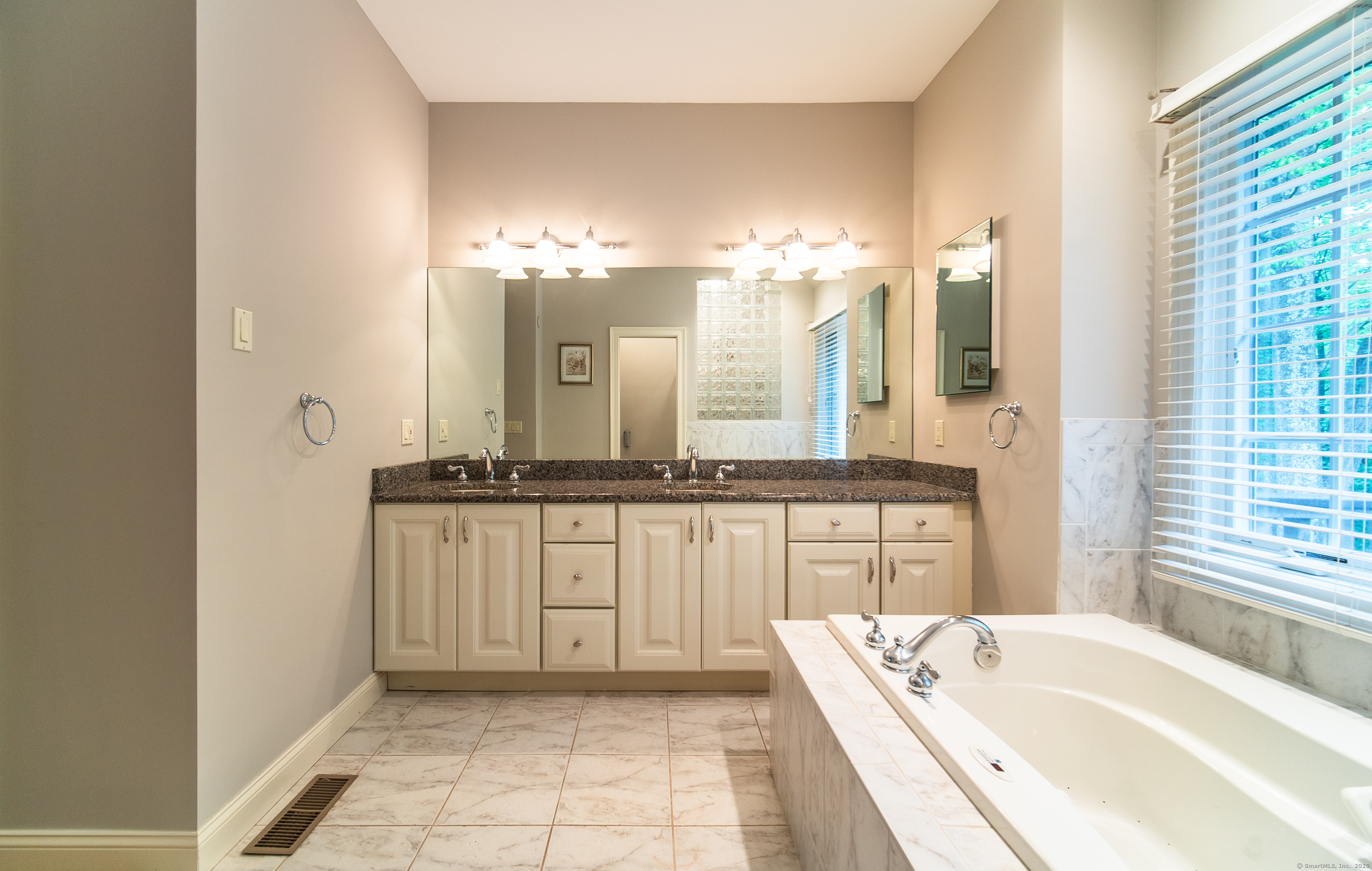 42 N Woods Road, Hamden, Connecticut image 21