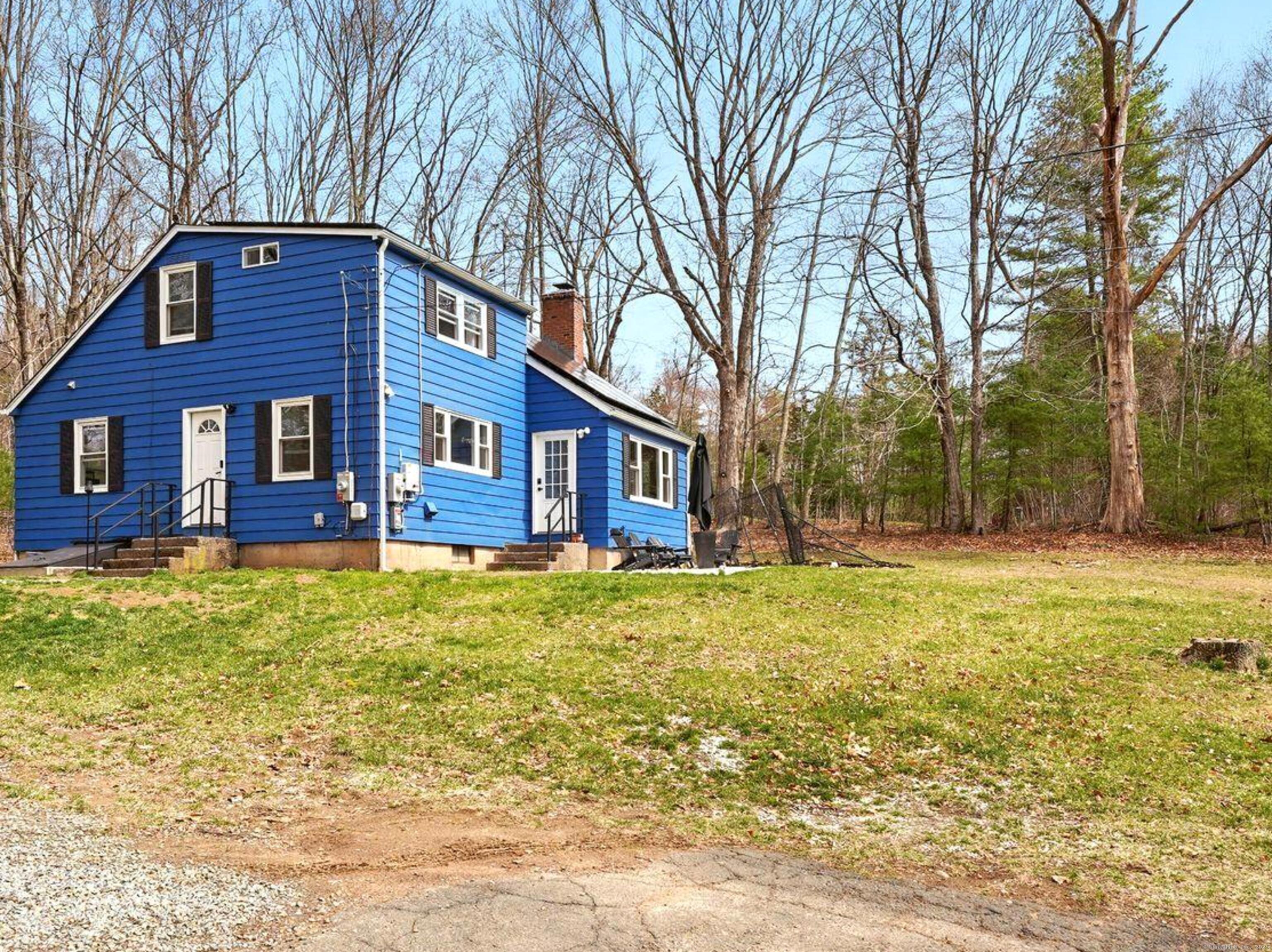 Hebron Road, Marlborough, Connecticut - 5 Bedrooms  
2 Bathrooms  
7 Rooms - 