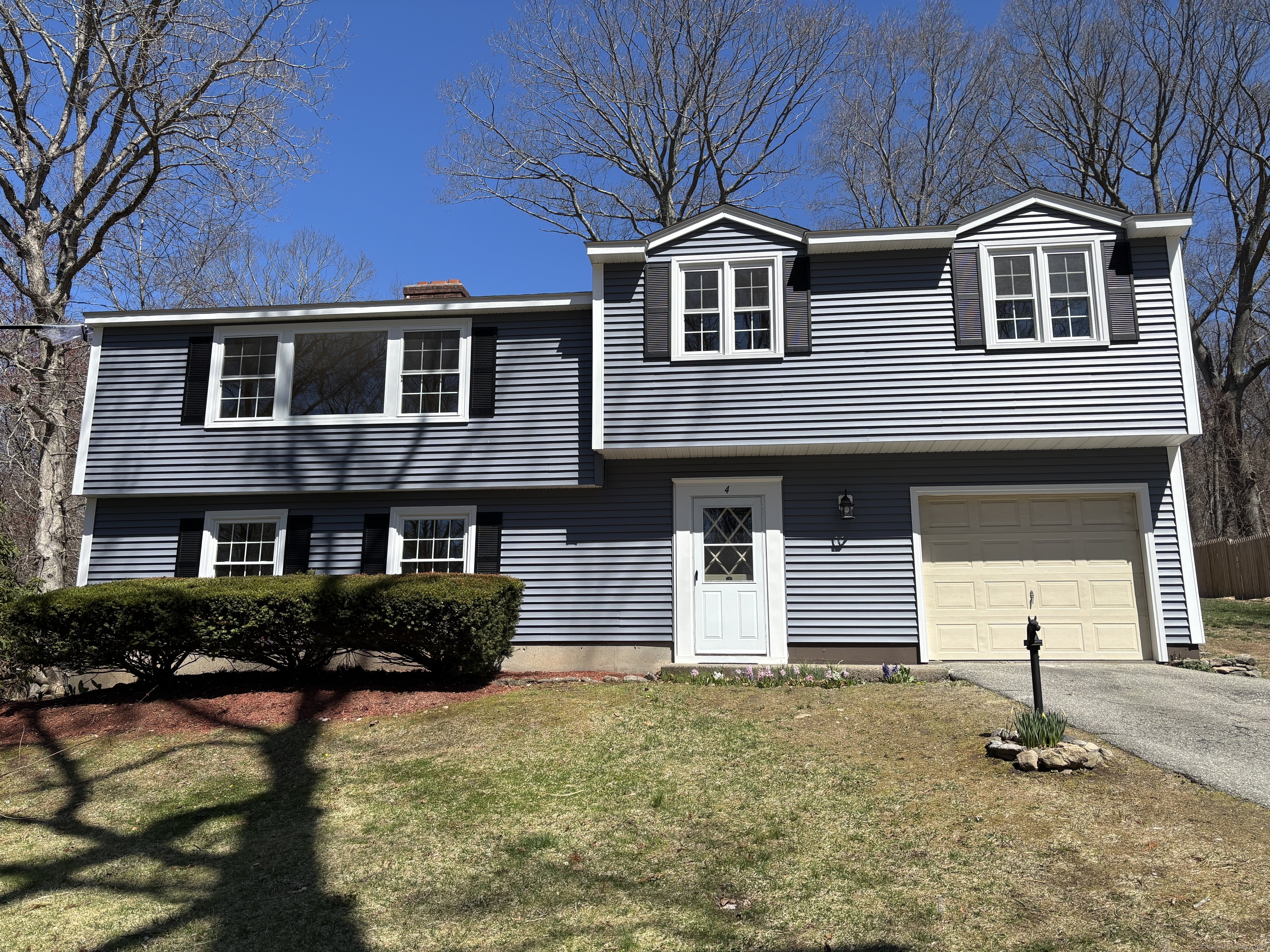 Rental Property at Ferry View Drive, Ledyard, Connecticut - Bedrooms: 3 
Bathrooms: 2 
Rooms: 7  - $2,800 MO.