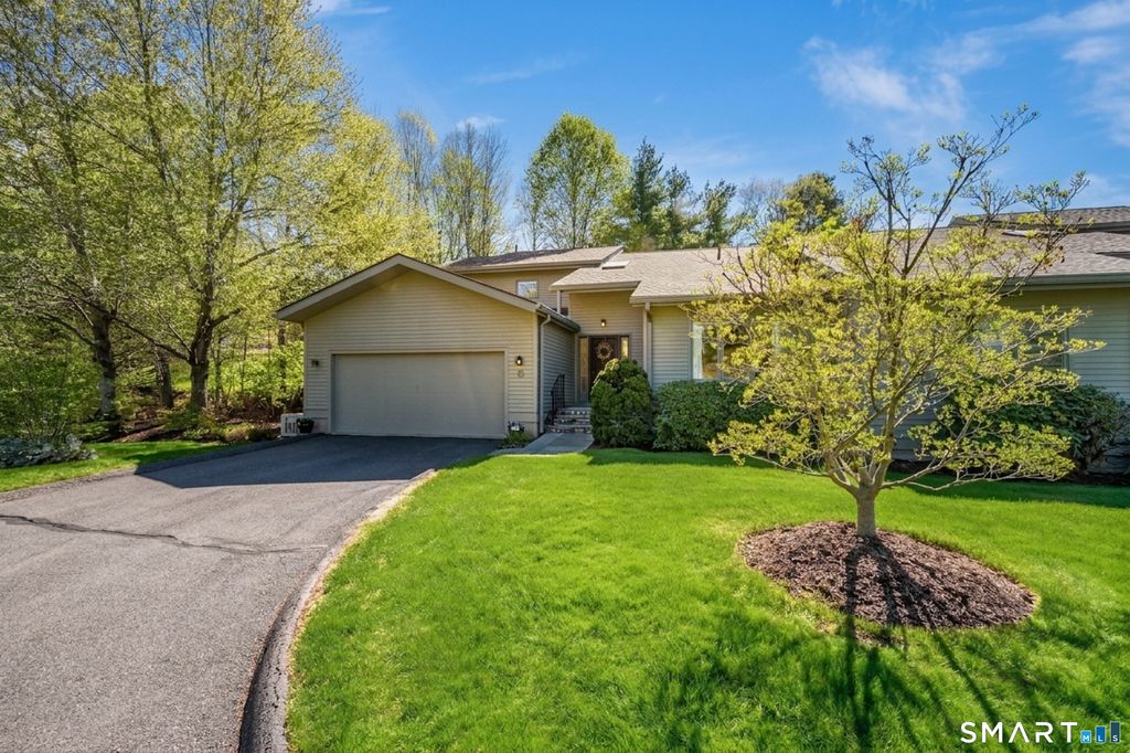 Photo of 5 Boxwood Circle, Avon, CT 06001 (MLS # 24169402)