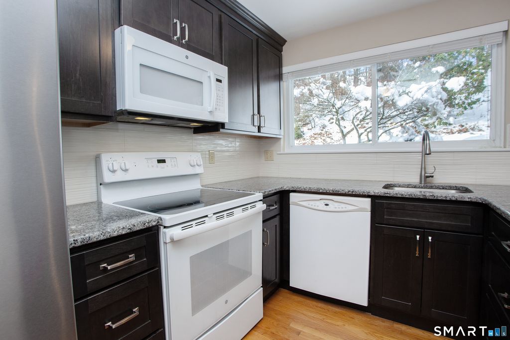 Photo of 10 Massaco Street #G, Simsbury, CT 06070 (MLS # 24150662)