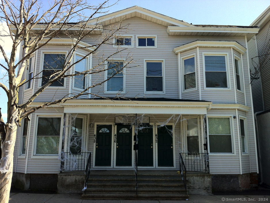 432 E Main Street 434, Bridgeport, Connecticut - 4 Bedrooms  
1 Bathrooms  
6 Rooms - 