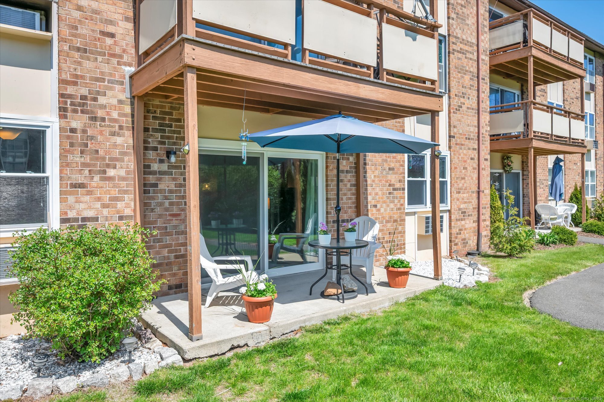 Jefferson Road 4-2, Branford, Connecticut - 1 Bedrooms  
1 Bathrooms  
3 Rooms - 