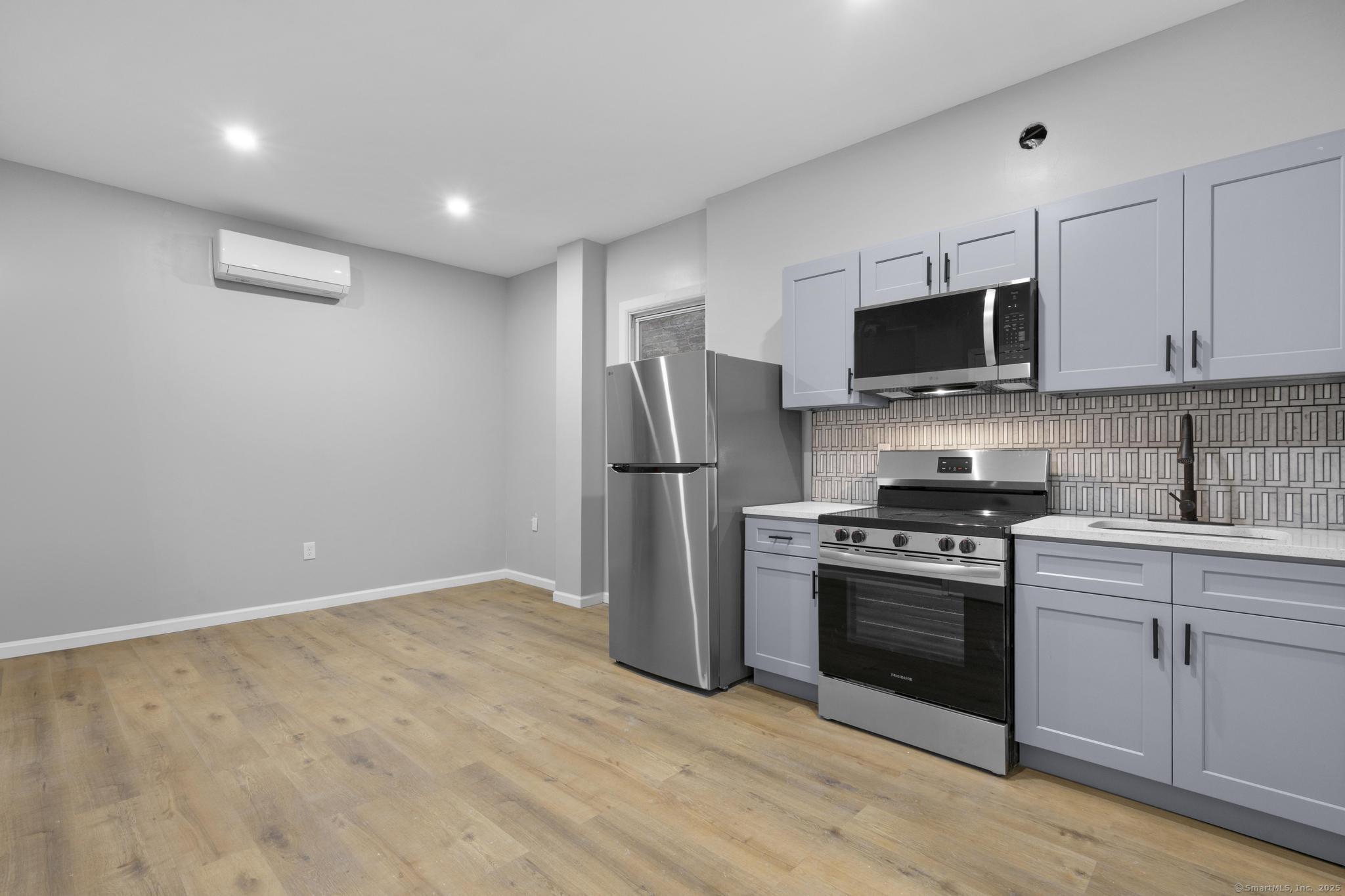 140 Grand Street 2B
