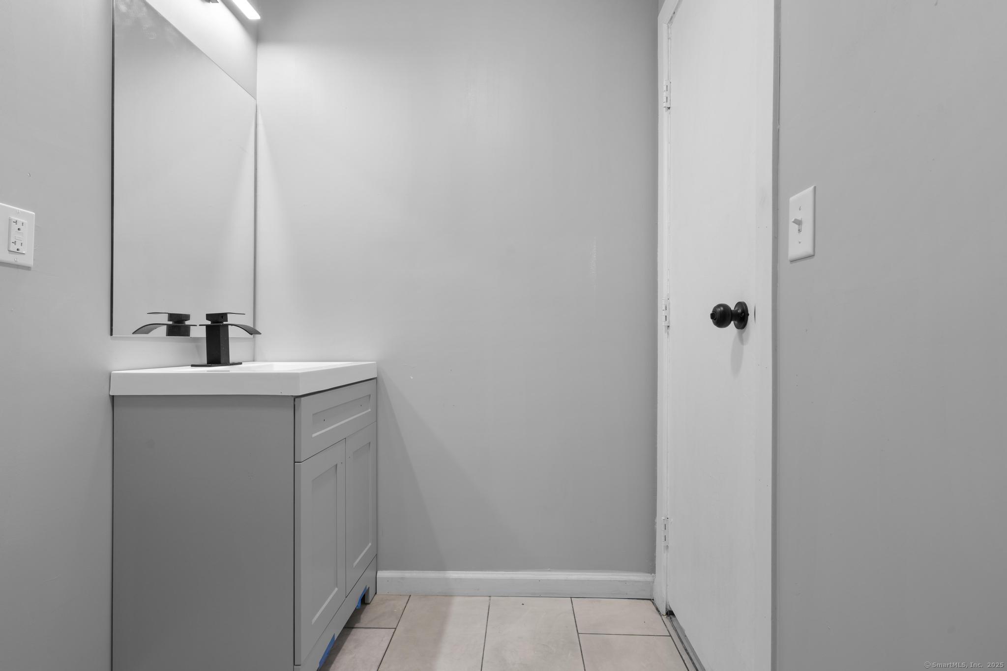 140 Grand Street 2B