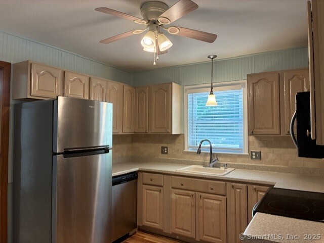 18 Copper Hill Drive 18