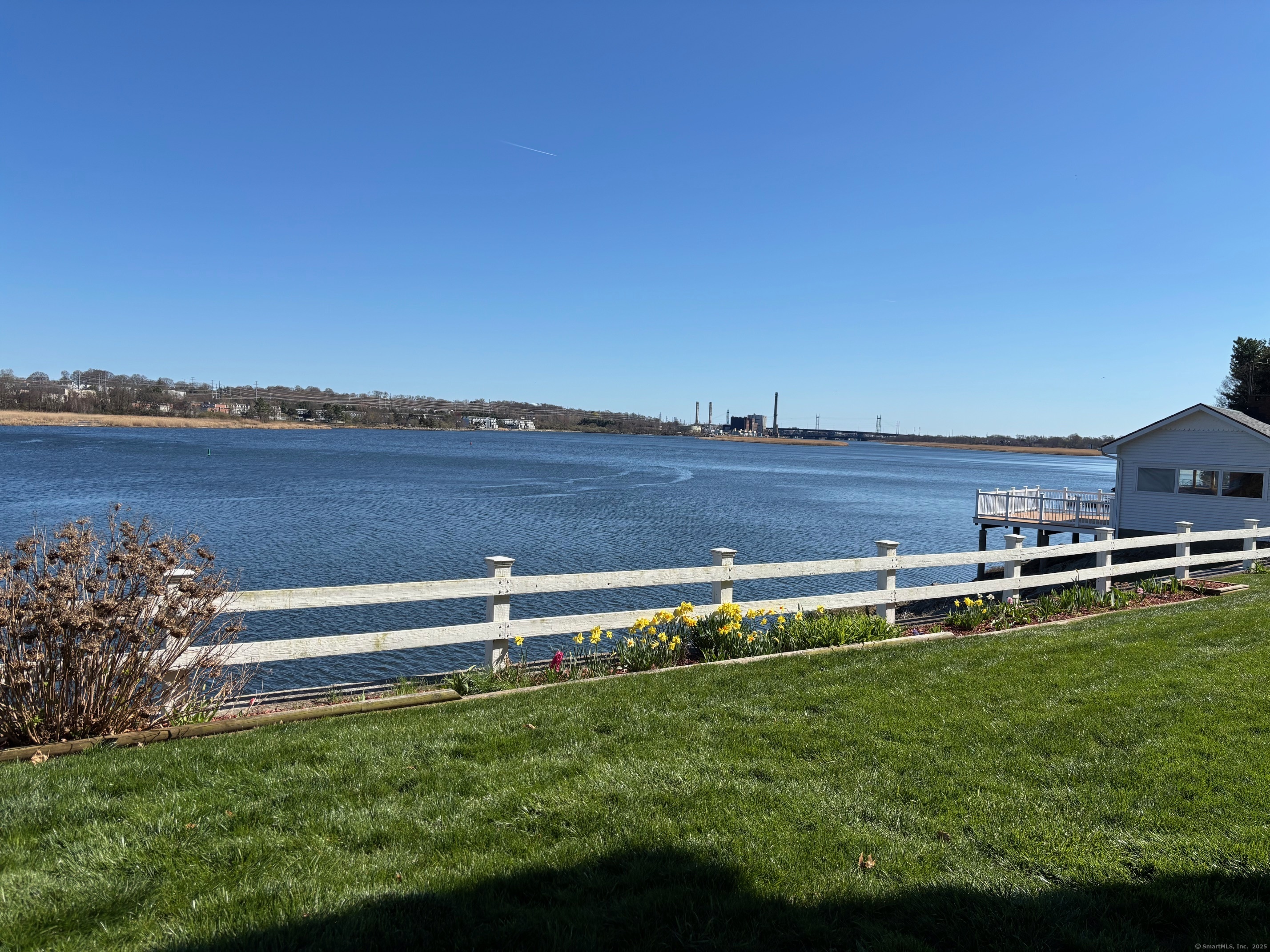 River Road, Stratford, Connecticut - 3 Bedrooms  
3 Bathrooms  
7 Rooms - 