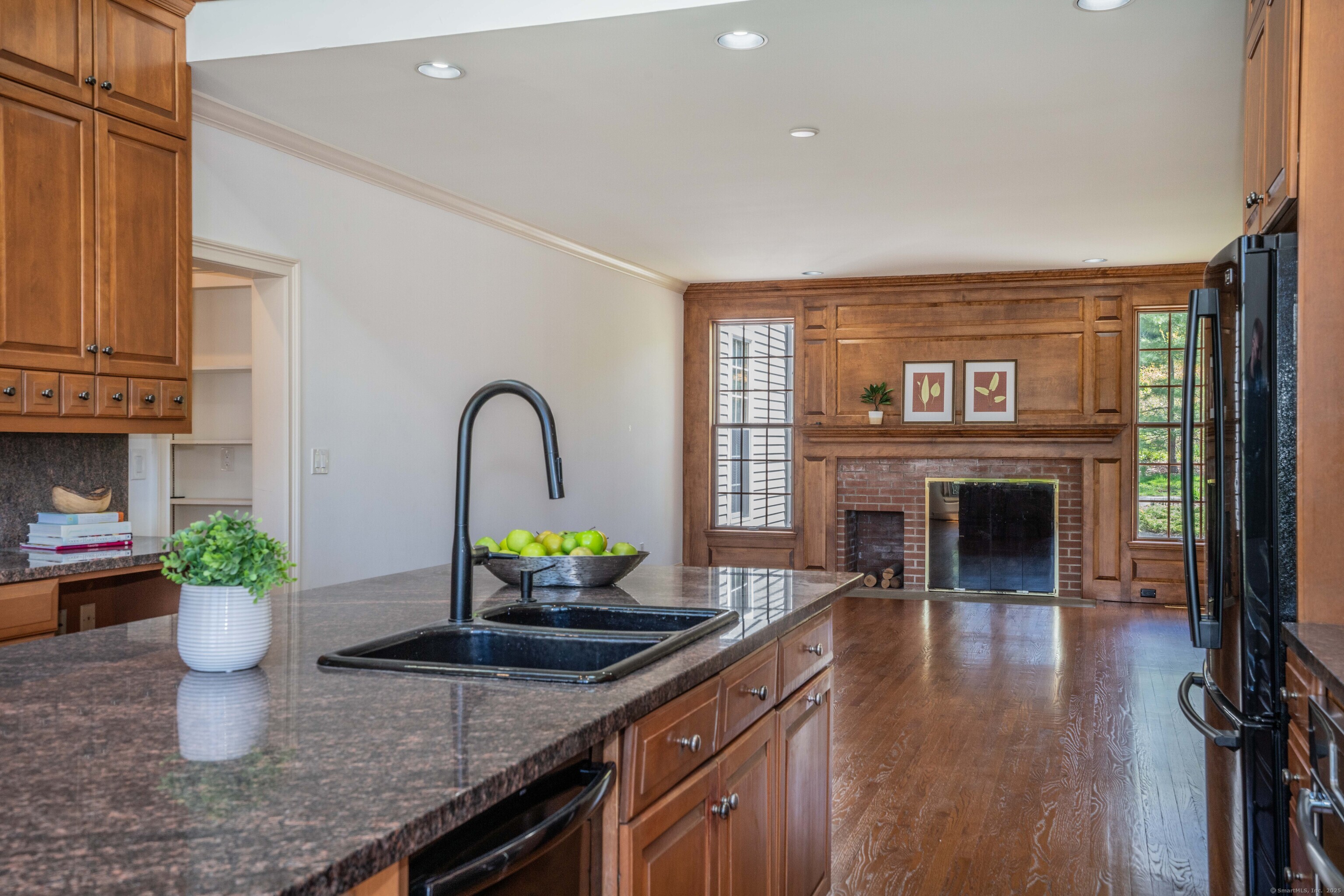 Glastonbury, Connecticut 06073, United States, 4 Bedrooms Bedrooms, ,5 BathroomsBathrooms,Residential,Pending,158492