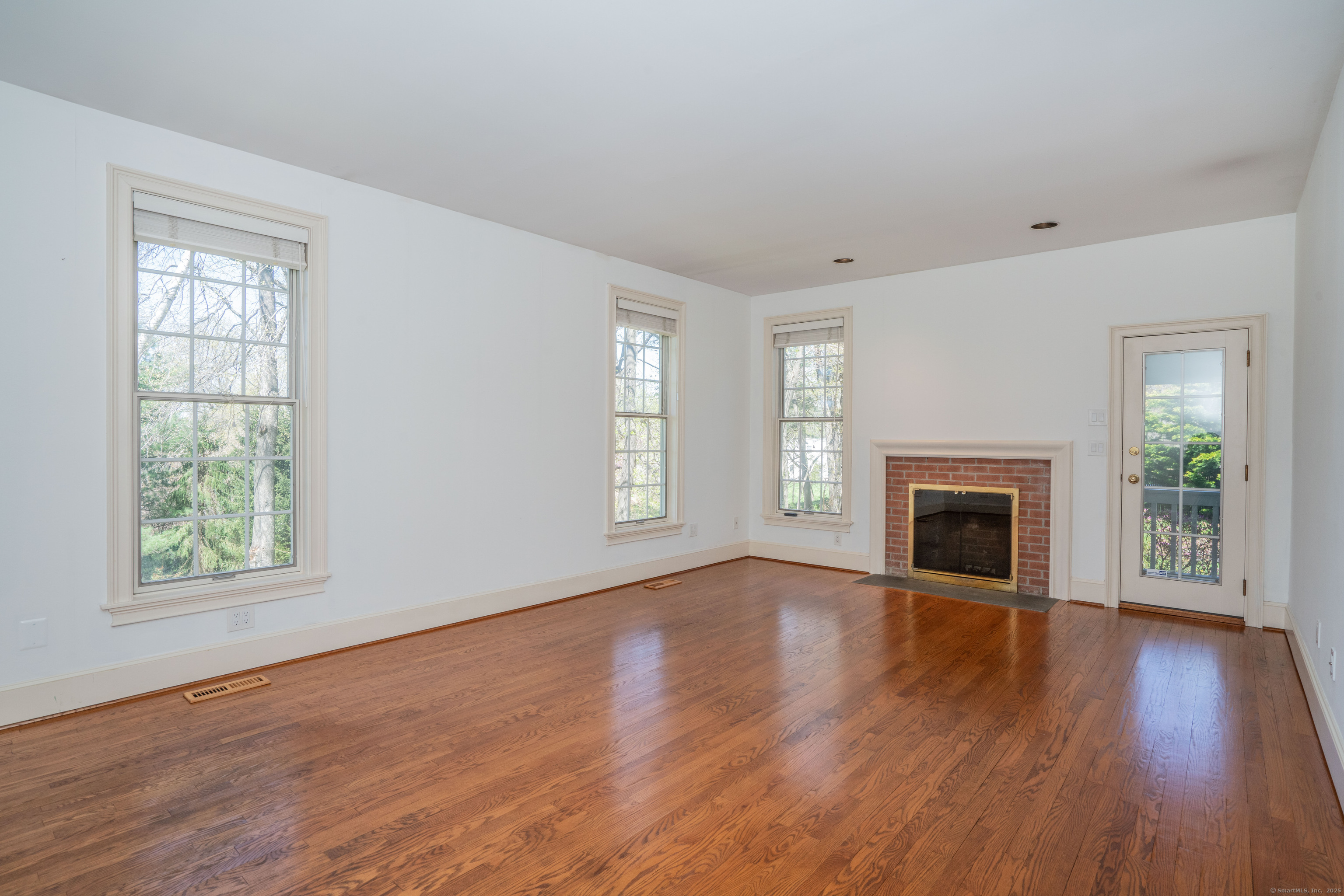 Glastonbury, Connecticut 06073, United States, 4 Bedrooms Bedrooms, ,5 BathroomsBathrooms,Residential,Pending,158492